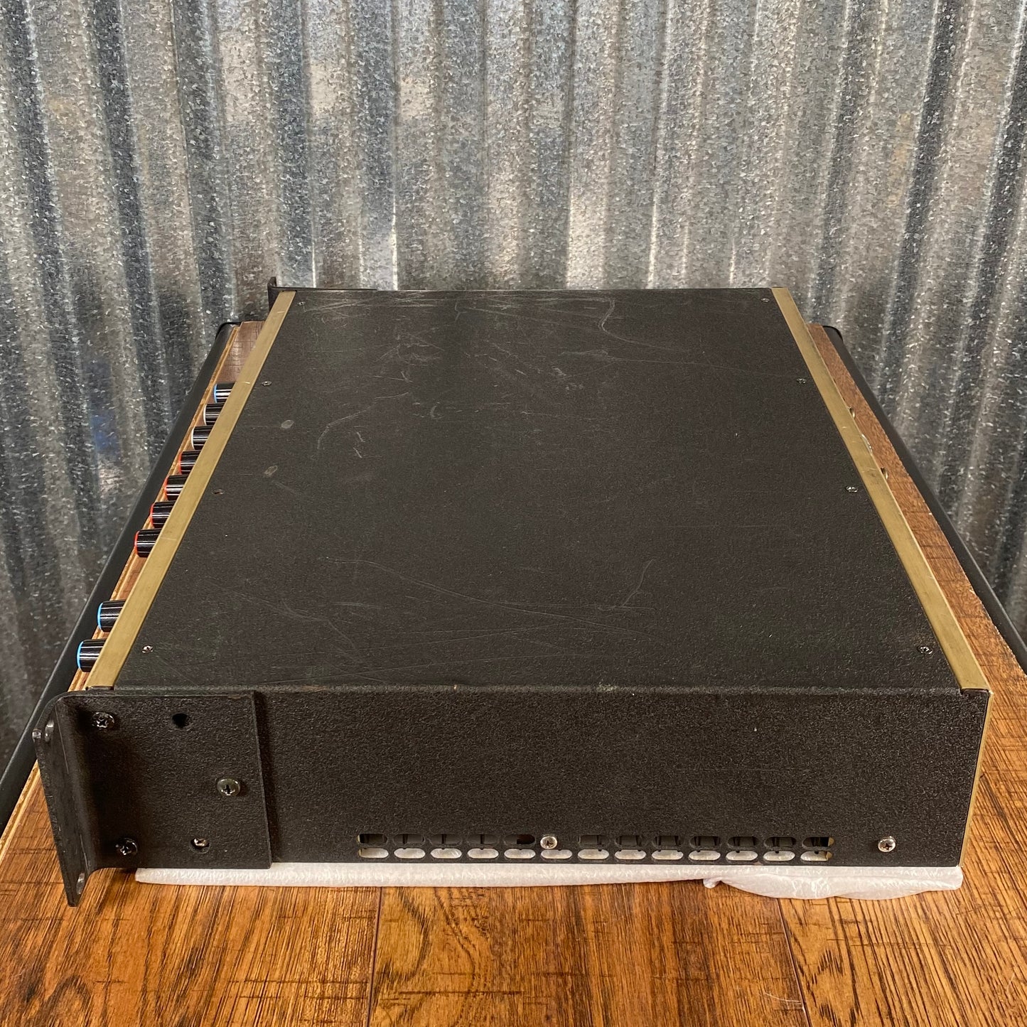 Eden WT1205 World Tour 1200 Watt 2 Channel Bass Amplifier Head Used