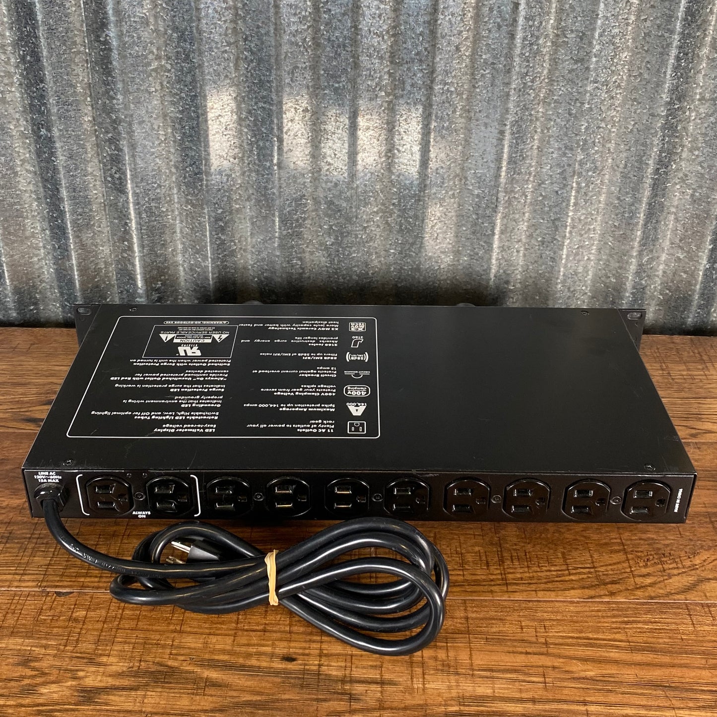 Livewire PC1100 11 Outlet Power Conditioner Distribution Used