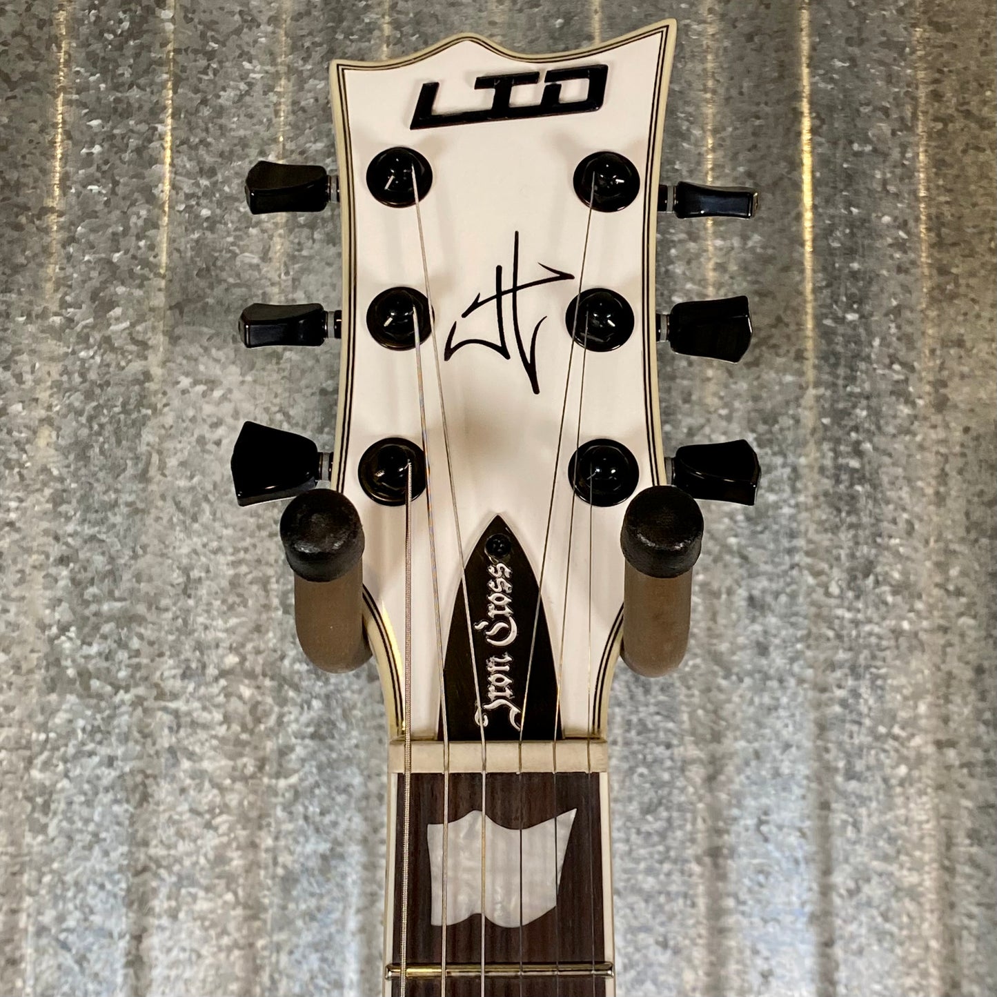 ESP LTD Iron Cross James Hetfield Snow White Guitar & Case LIRONCROSSSW # 0130 Used