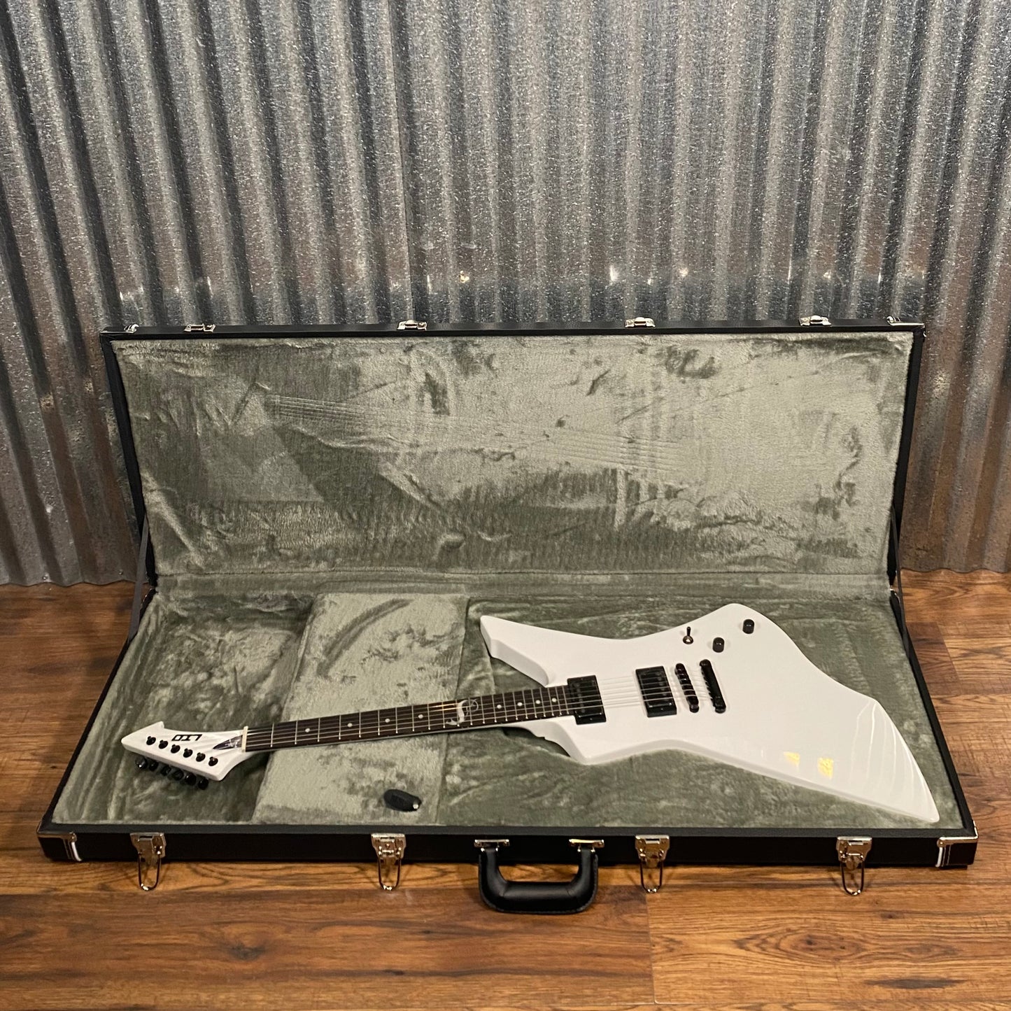 ESP LTD James Hetfield Snakebyte Snow White EMG Guitar & Case LSNAKEBYTESW #0113 Used