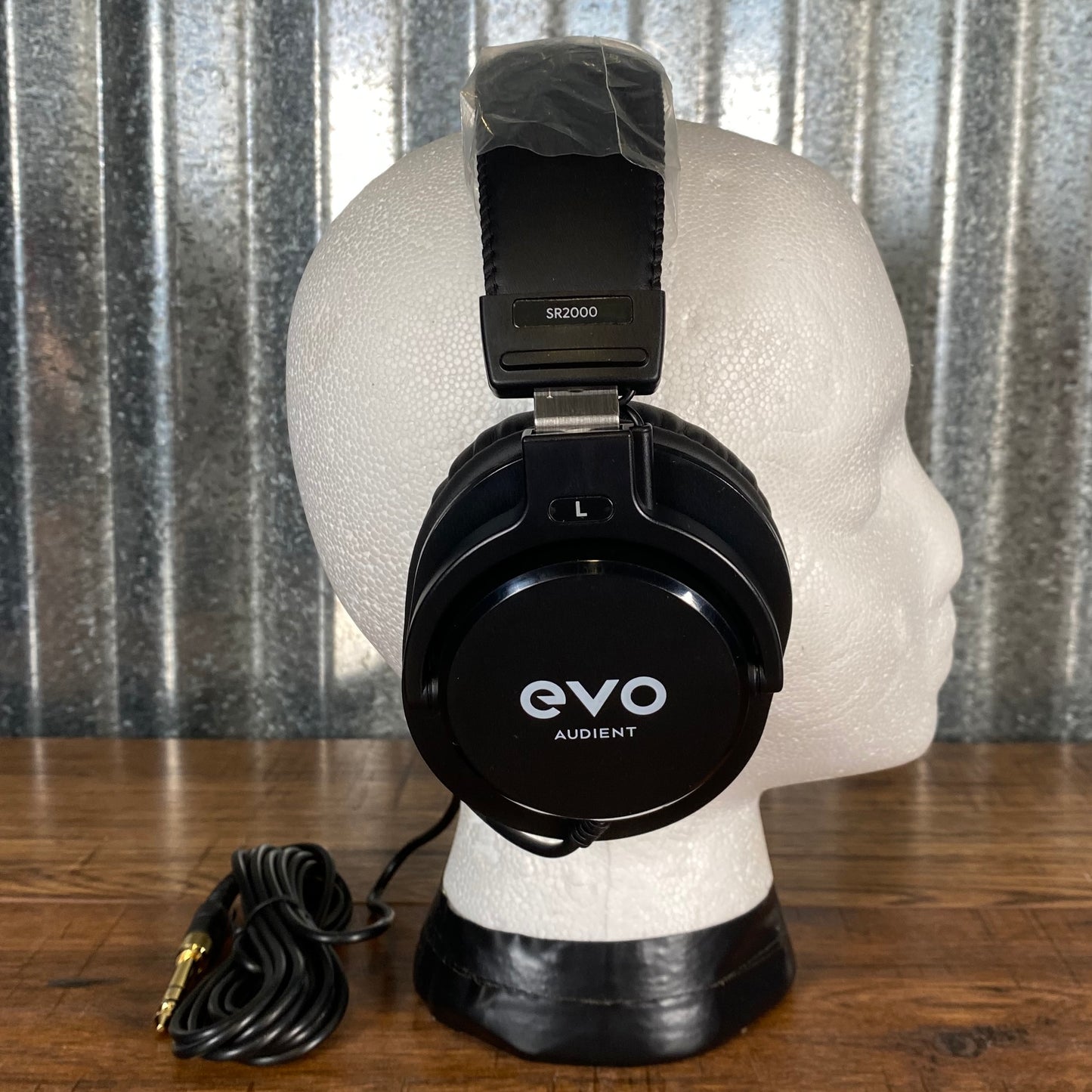 Audient EVO4SRB 2x2 USB Audio Recording Interface Bundle with Headphones, Microphone & Software