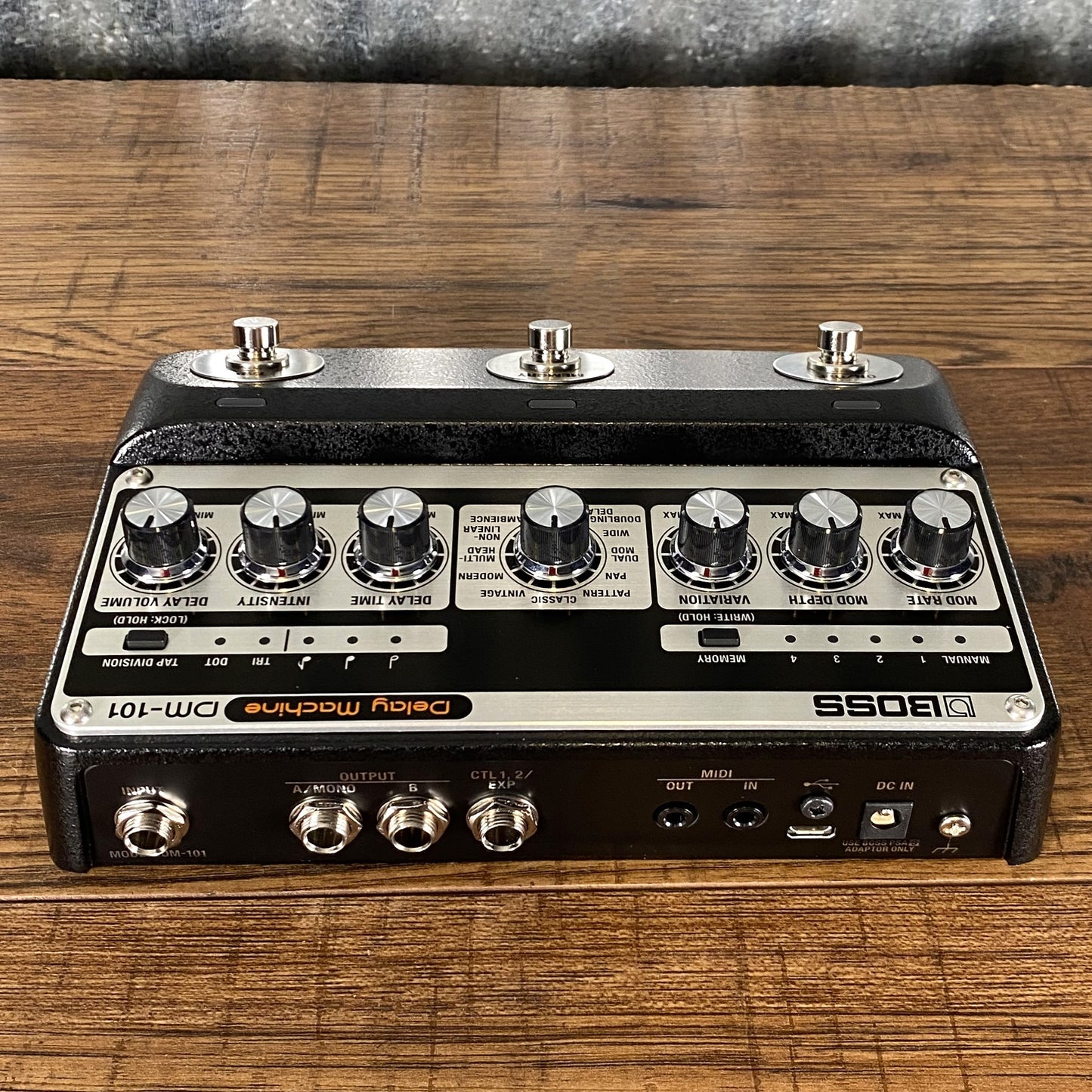 Boss DM-101 Delay Machine Guitar Effect Pedal Demo