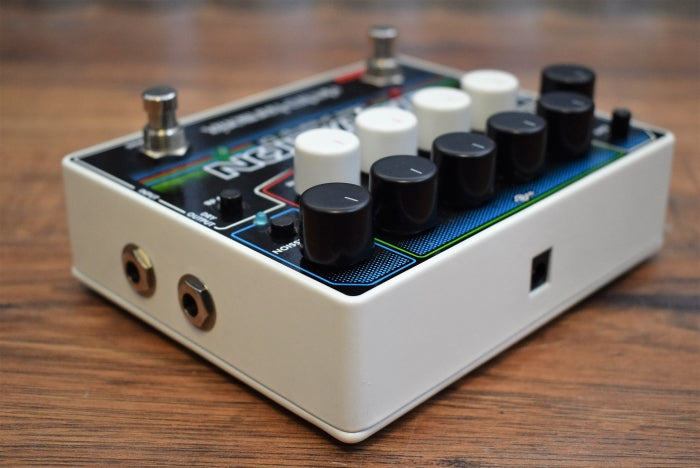 Electro-Harmonix EXH Battalion Bass Preamp EQ Noise Gate DI & Distortion Effect Pedal Demo