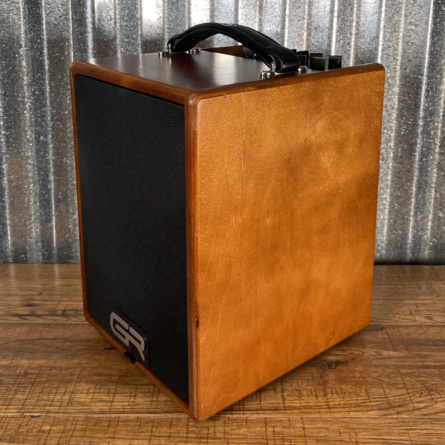 GR Guitar WD Acoustic 5 80 Watt 1x5 2 Channel with Effects Guitar Amplifier Combo Wood Demo