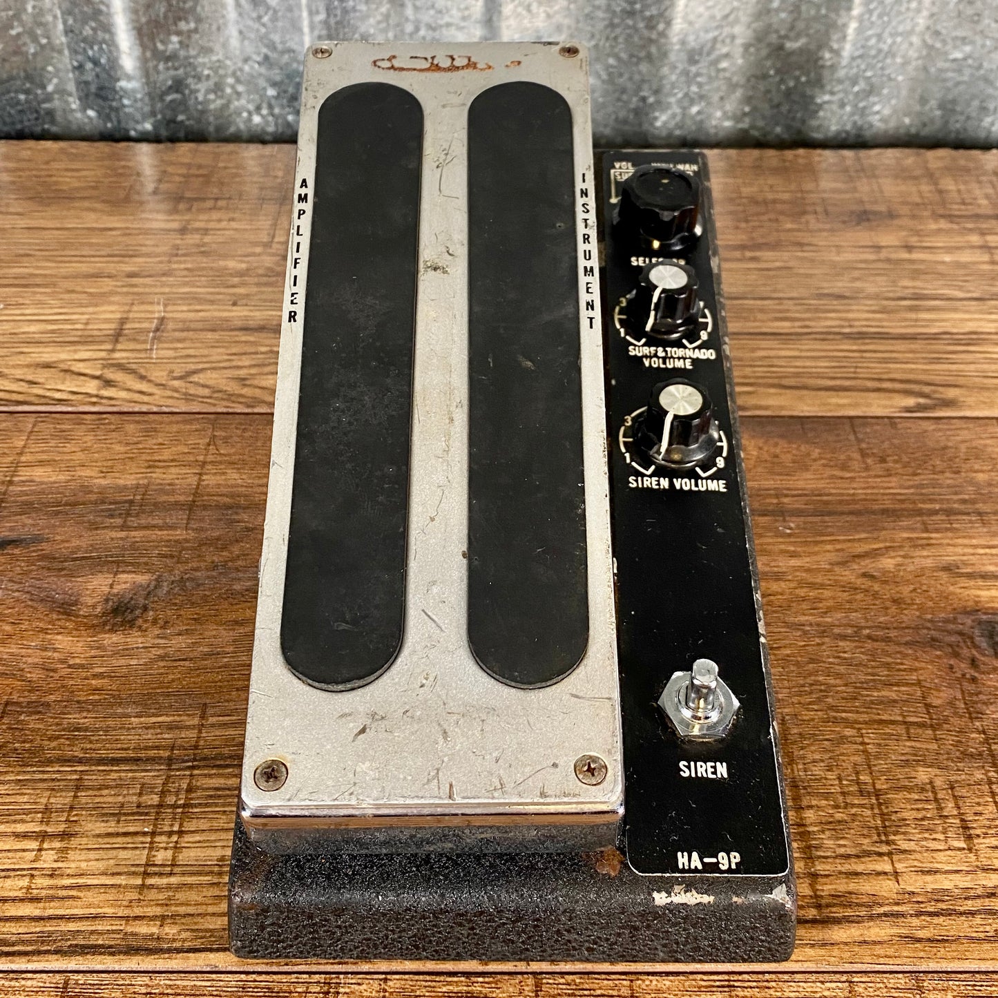 Cromwell HA-9P Volume Wah Surf Tornado Siren Guitar Effect Pedal Vintage 1960's Used