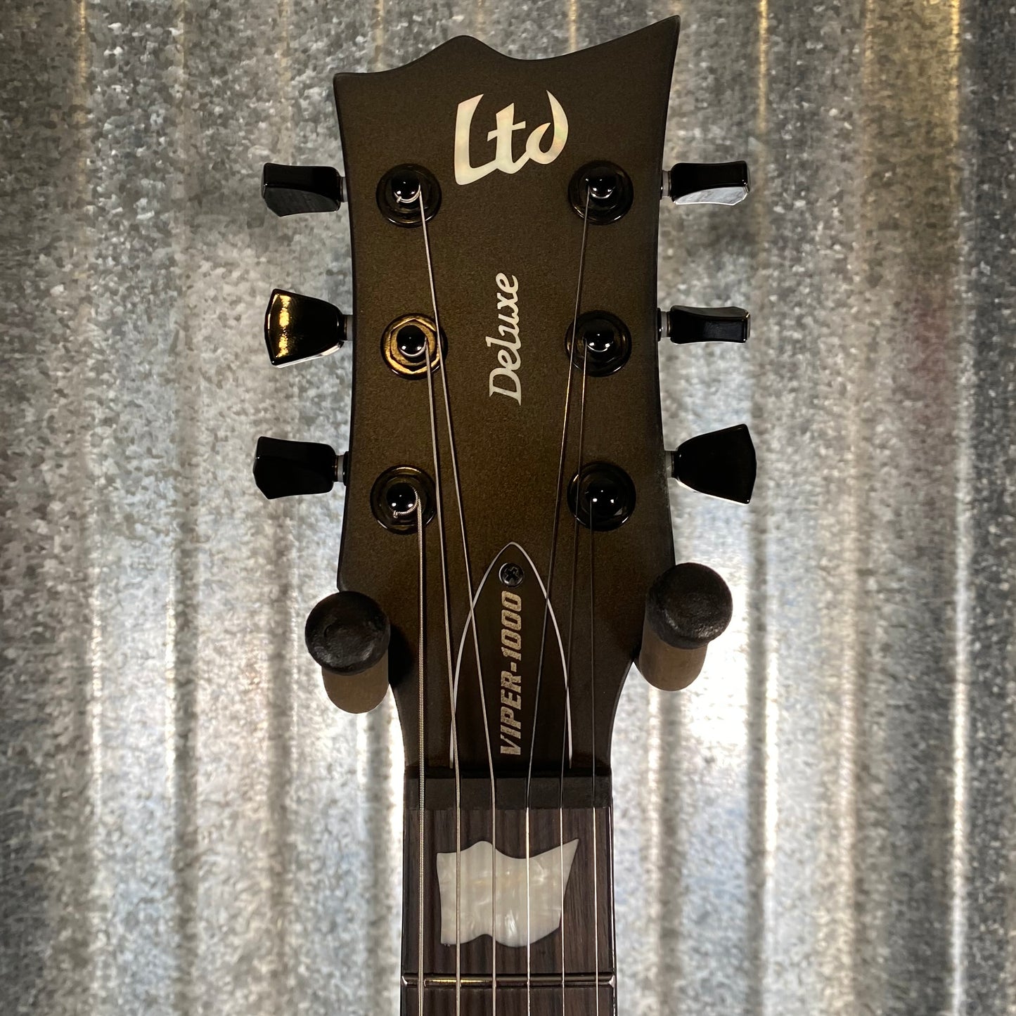 ESP LTD Viper-1000 Evertune Charcoal Metallic Satin EMG Guitar LVIPER1000ETCHMS #1531 Used