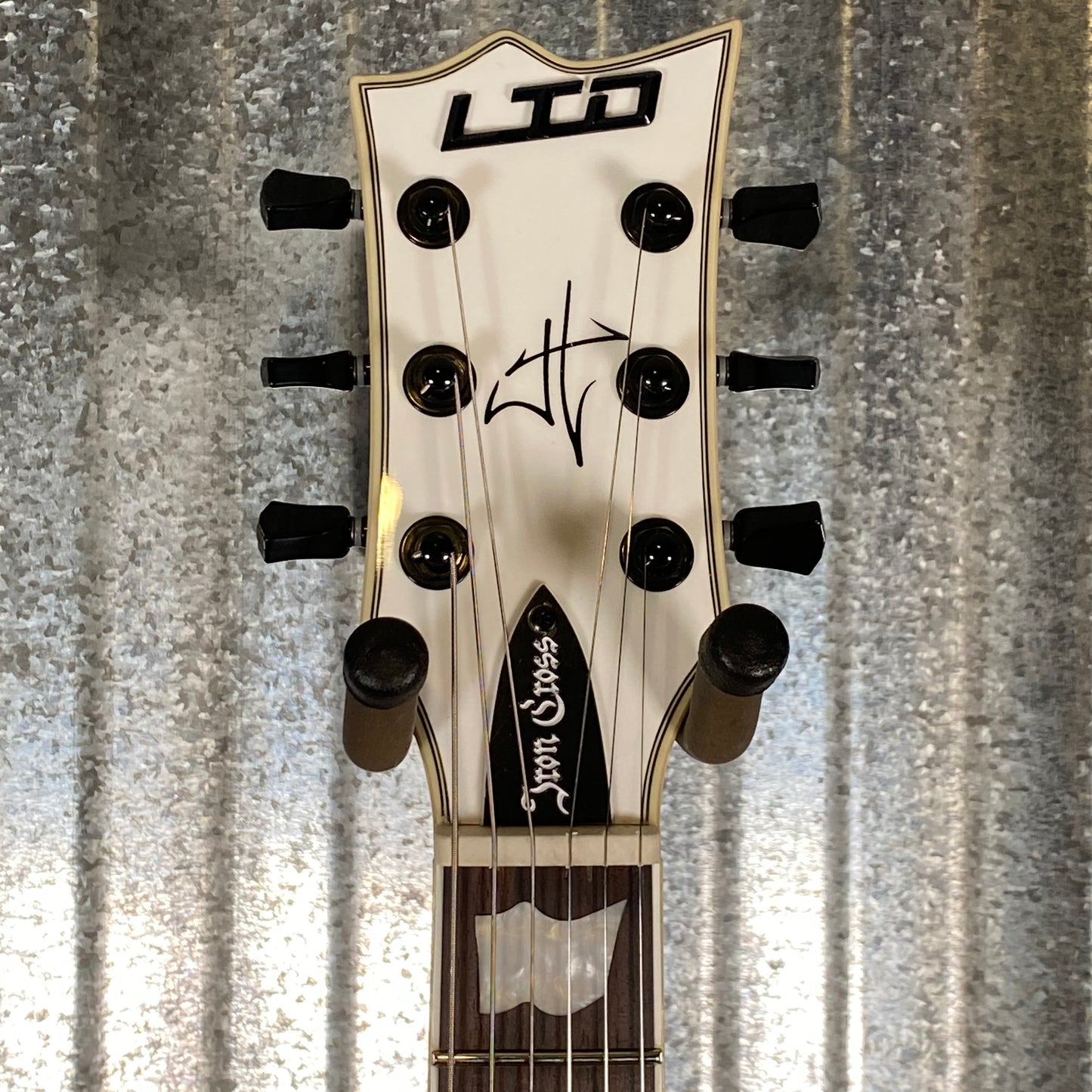 ESP LTD Iron Cross James Hetfield Snow White Guitar & Case LIRONCROSSSW # 0507 Used