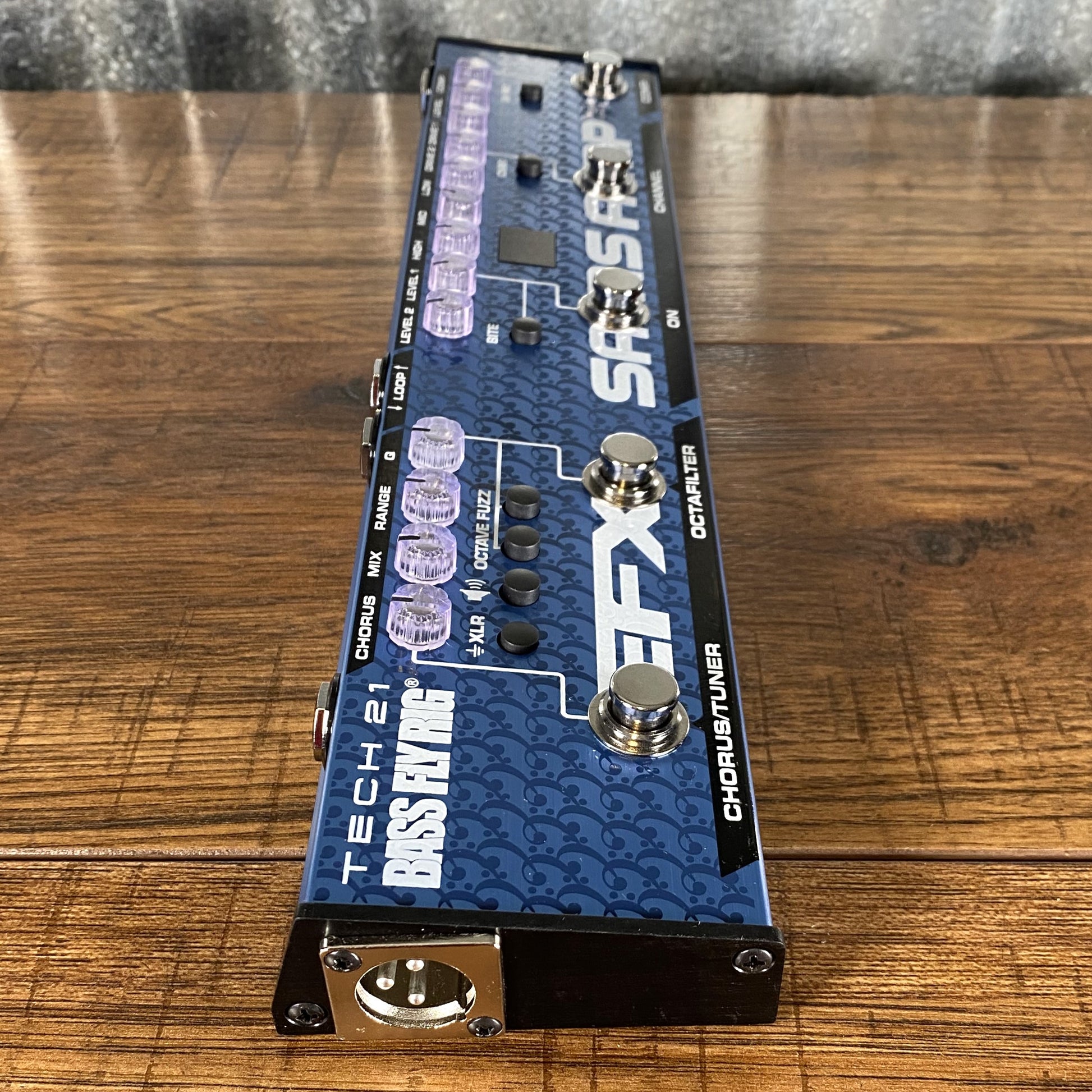 fly pedals v2 Tech 21 NYC Fly Rig Bass Fly Rig v2 Bass Preamp Effect Pedal FR-BASS-V2