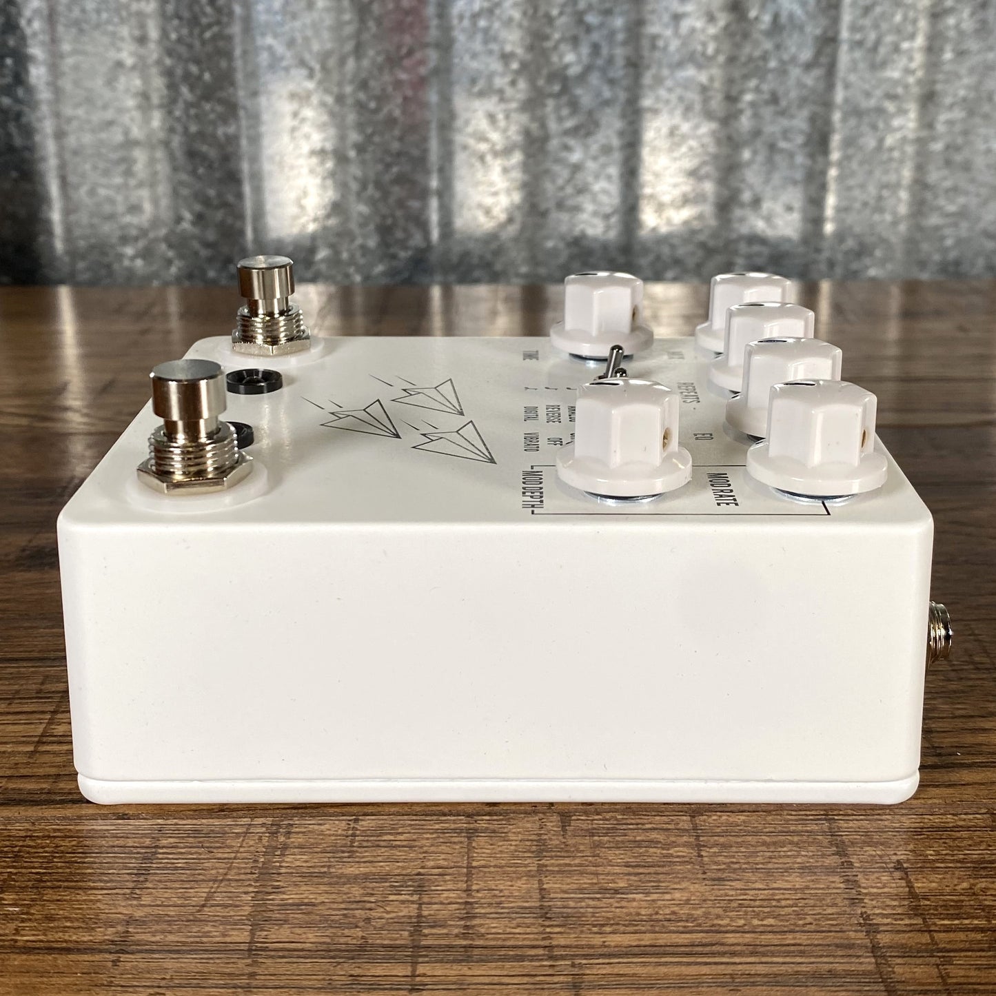 JHS Pedals Flight Delay Reverse Analog Digital with Chorus & Vibrato Guitar Effect Pedal White