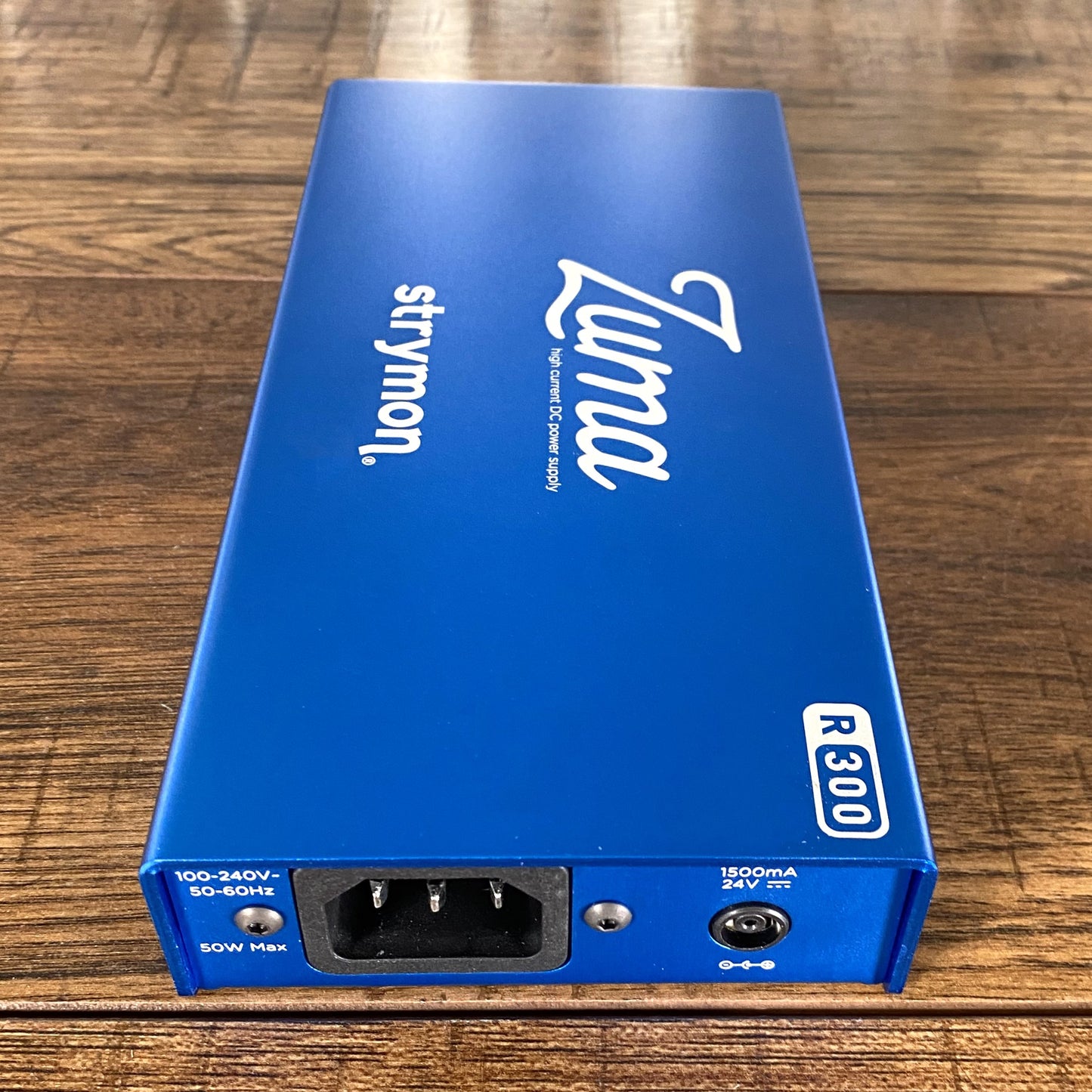 Strymon Zuma R300 Guitar Effect Pedal Power Supply Demo