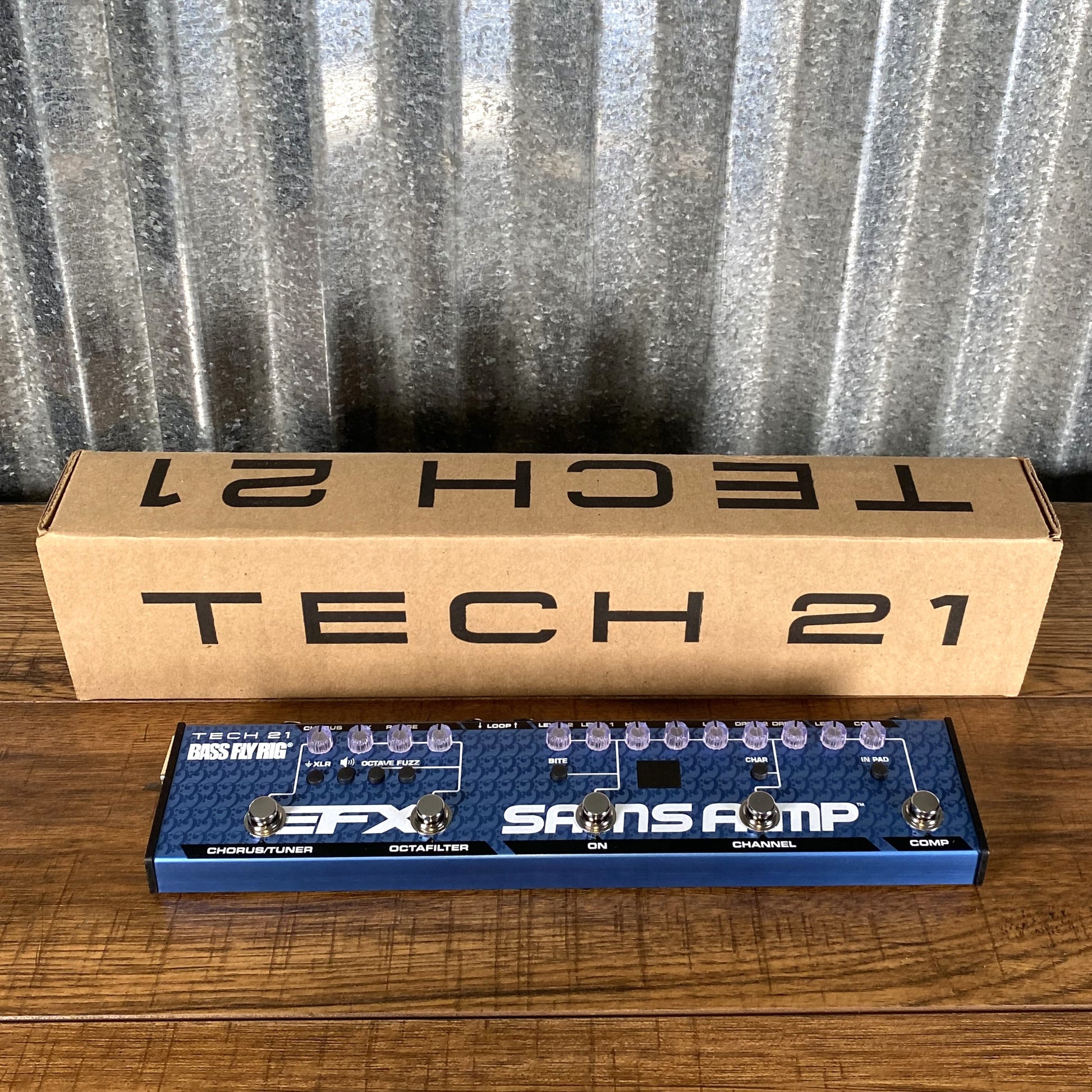 fly pedals v2 Tech 21 NYC Fly Rig Bass Fly Rig v2 Bass Preamp Effect Pedal FR-BASS-V2