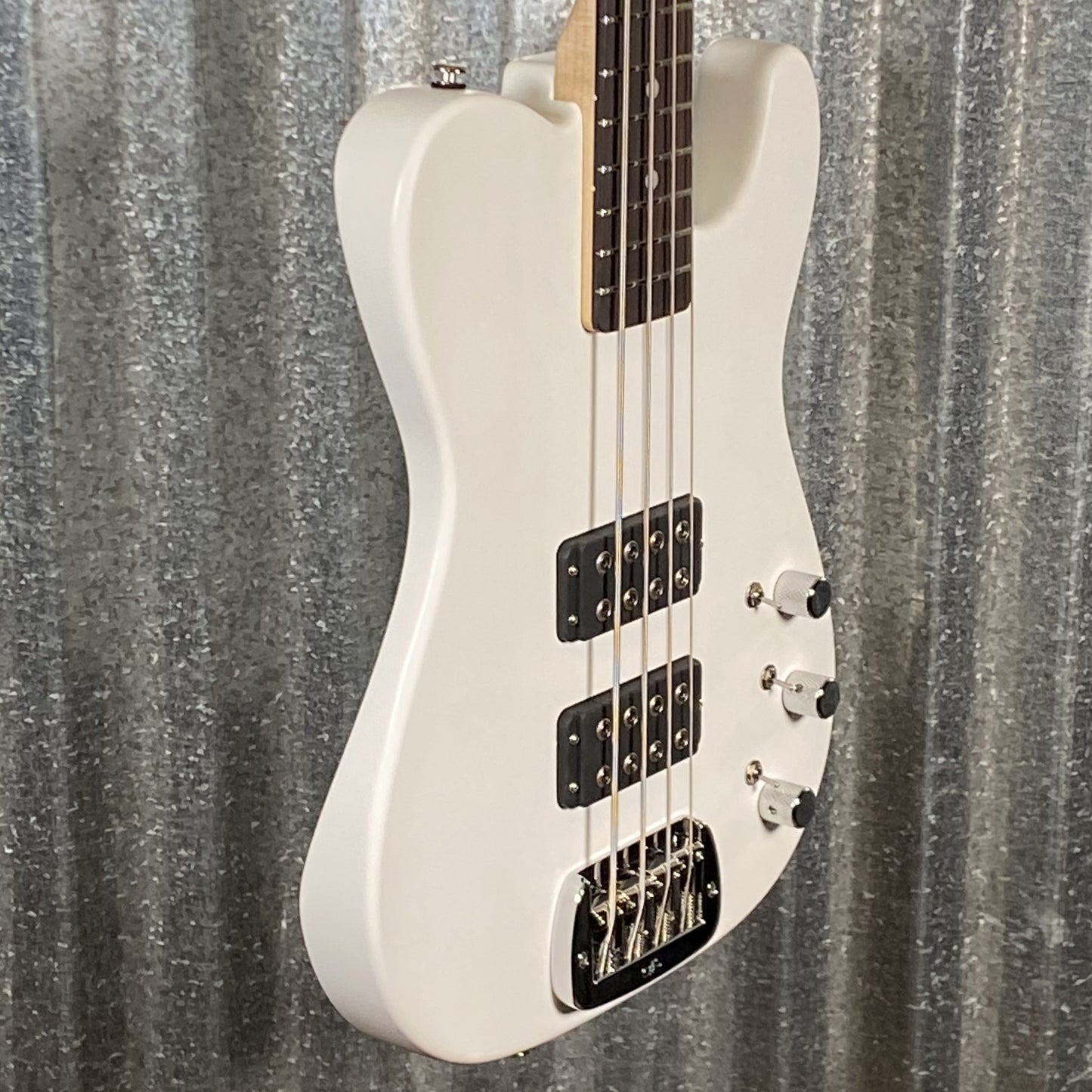 G&L USA Fullerton Deluxe ASAT 4 String Bass Alpine White & Bag #8080