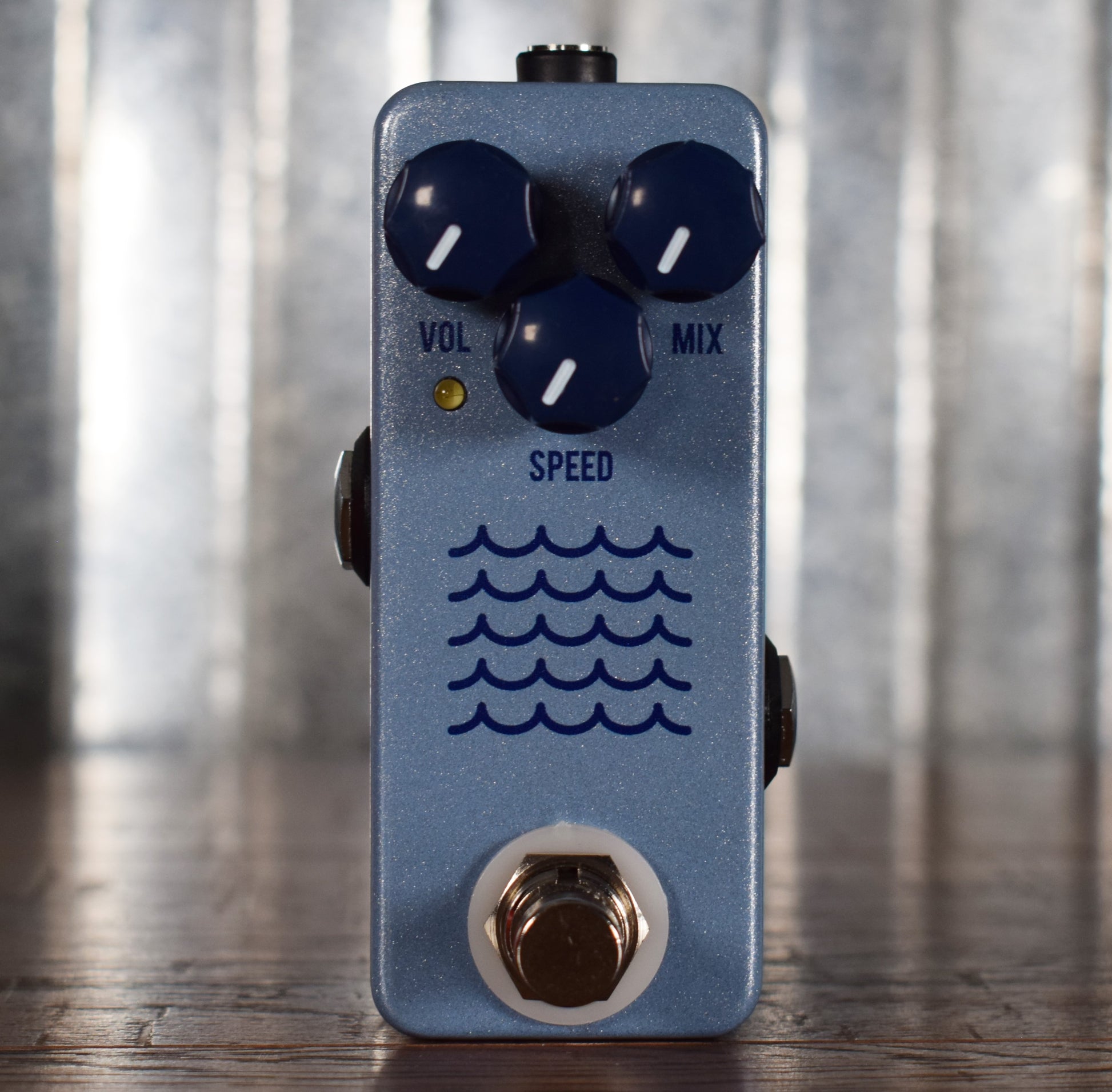jhs pedals tidewater JHS Pedals Tidewater Mini Tremolo Guitar Effect Pedal – Specialty Traders