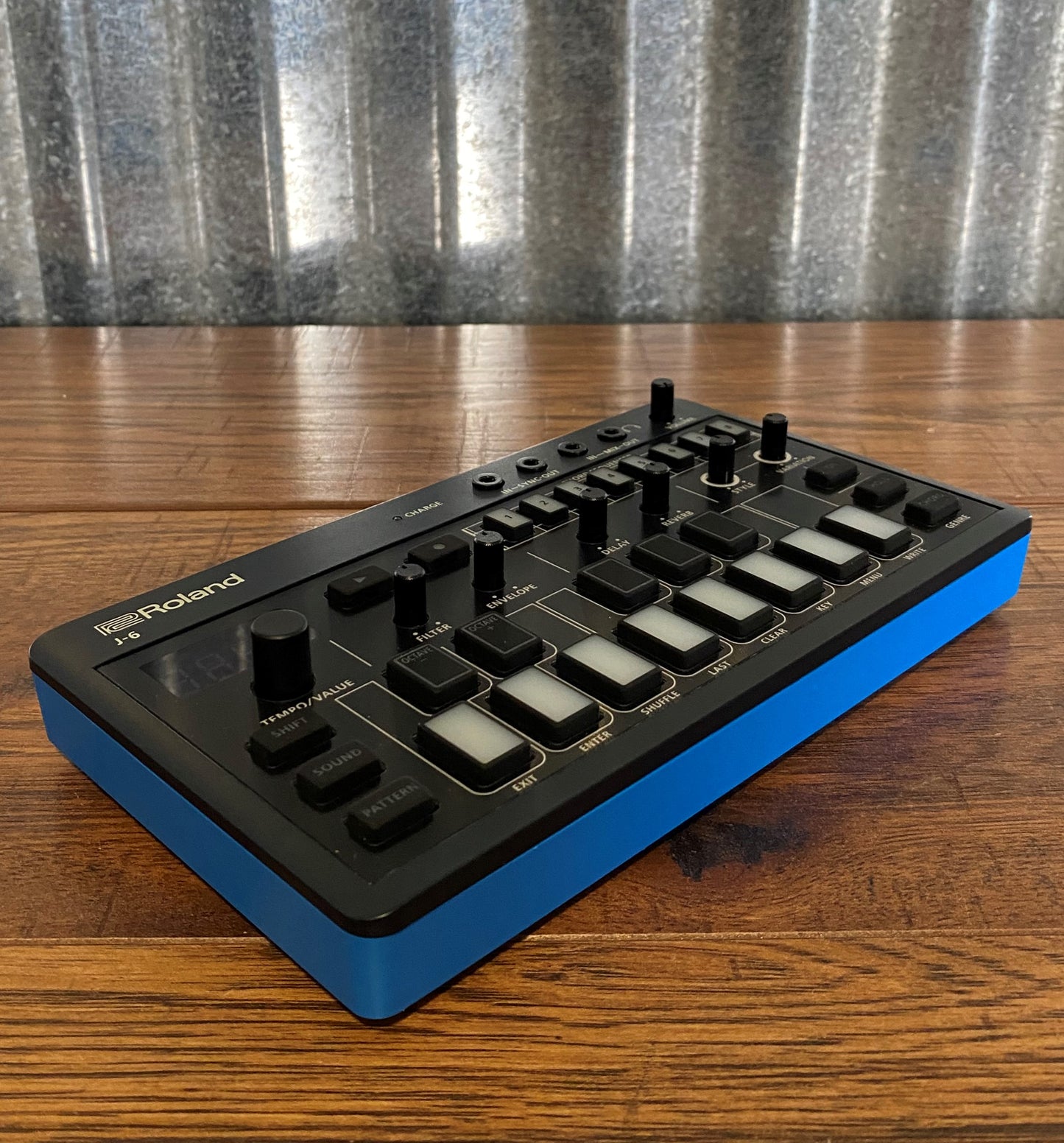 Roland J-6 J-6 AIRA Compact Chord Synthesizer Sequencer