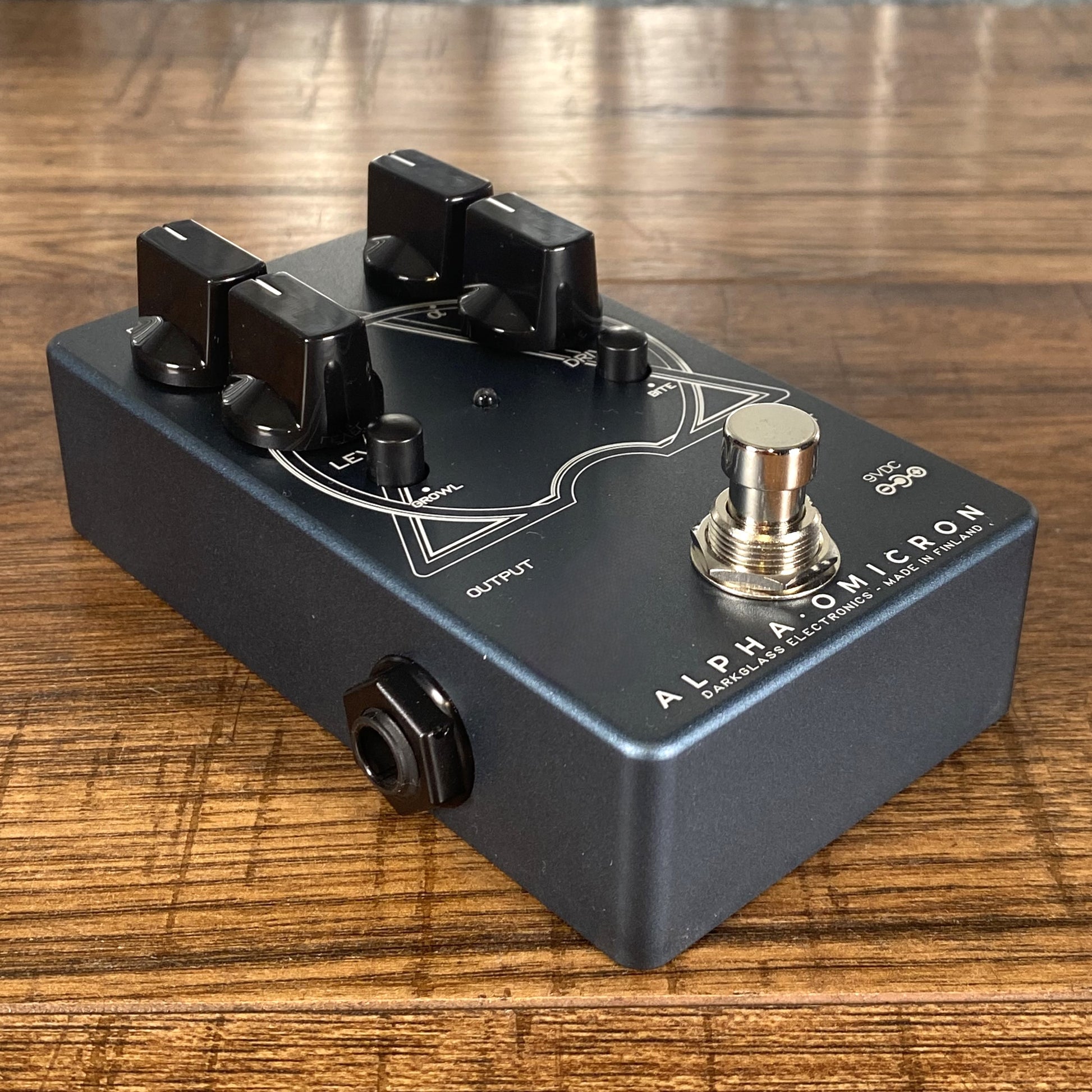 alpha omega bass pedal Darkglass Alpha Omega Omicron Distortion Bass Effect Pedal – Specialty Traders