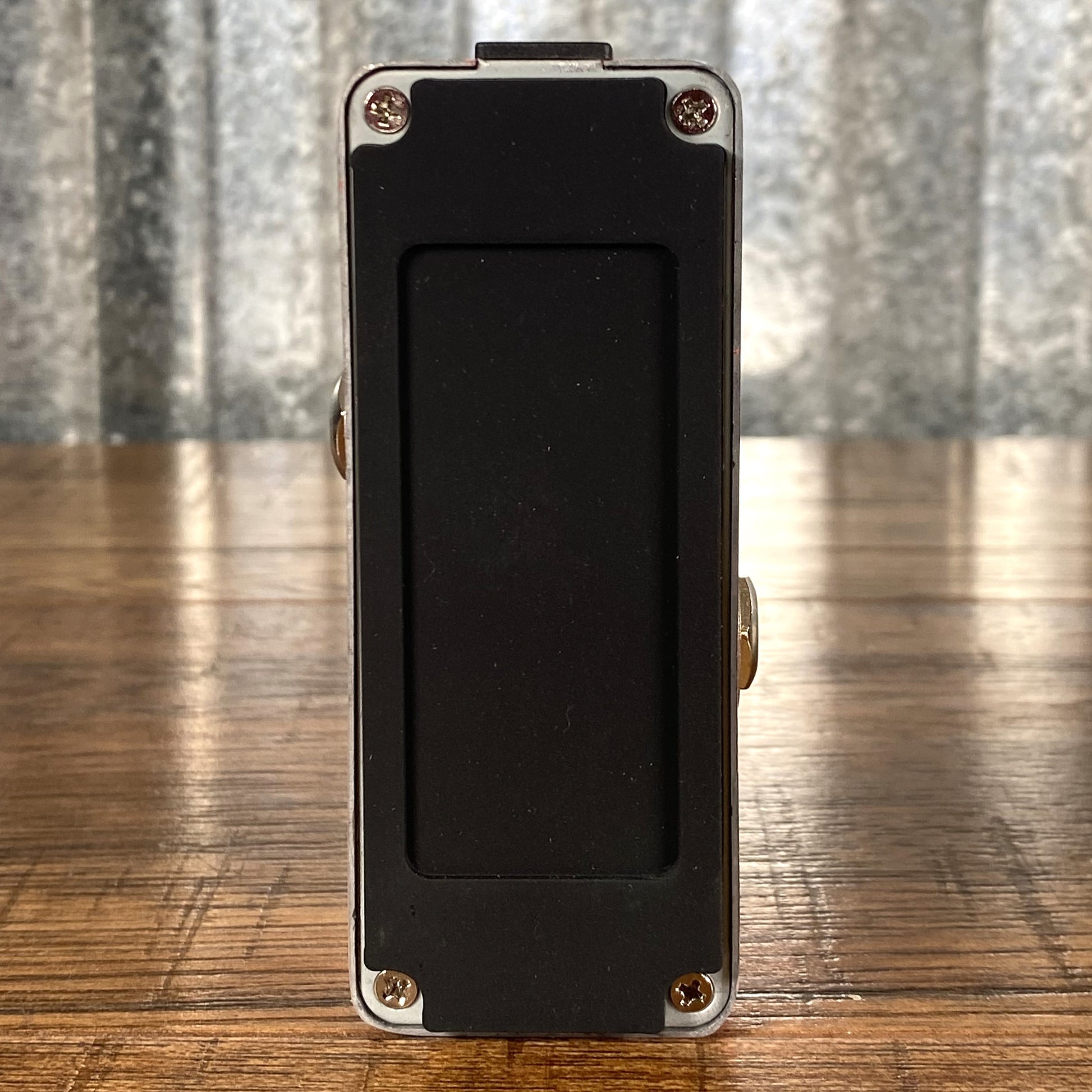 auto swell guitar pedal Outlaw Effects Late Riser Auto Volume Swell Guitar Effect Pedal – Specialty Traders