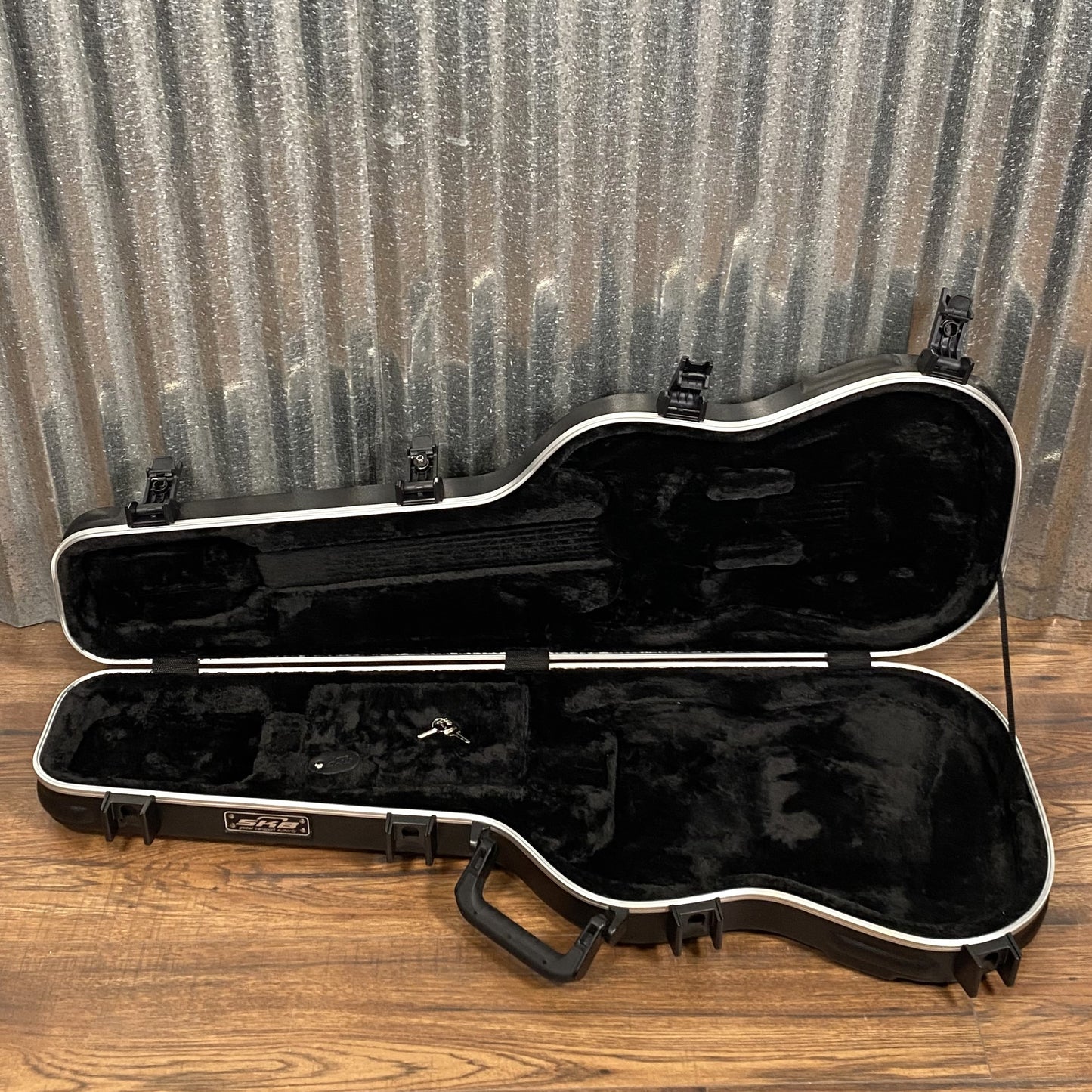 SKB Cases 1SKB-FS-6 Molded Guitar Hardshell Case #2 Used