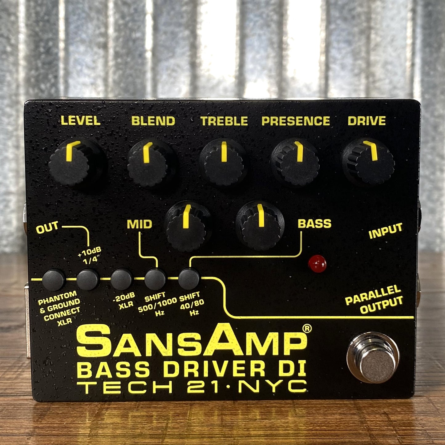 Tech 21 NYC SansAmp Bass Driver DI v2 Bass Preamp Effect Pedal BSDR-V2