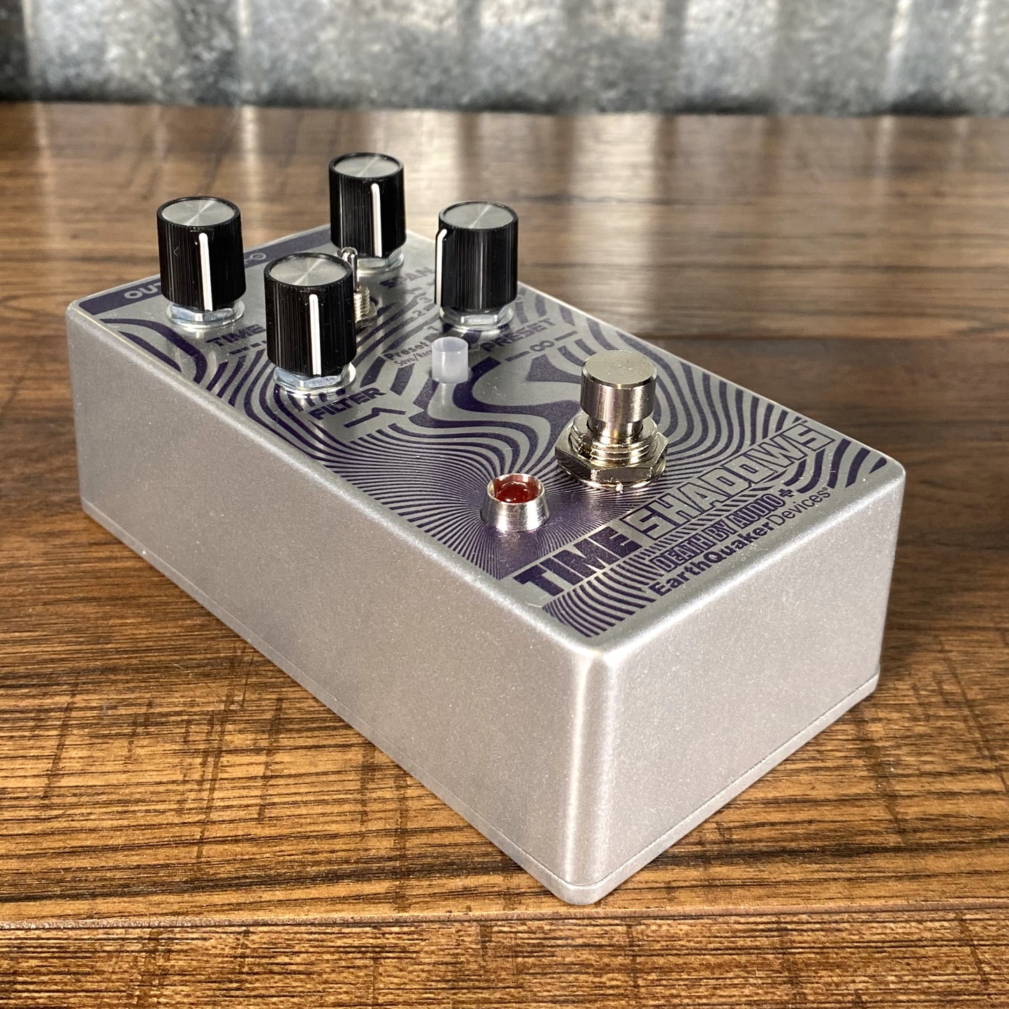 resonator effect pedal EarthQuaker Devices EQD Time Shadows V2 Subharmonic Delay Resonator Gu – Specialty Traders