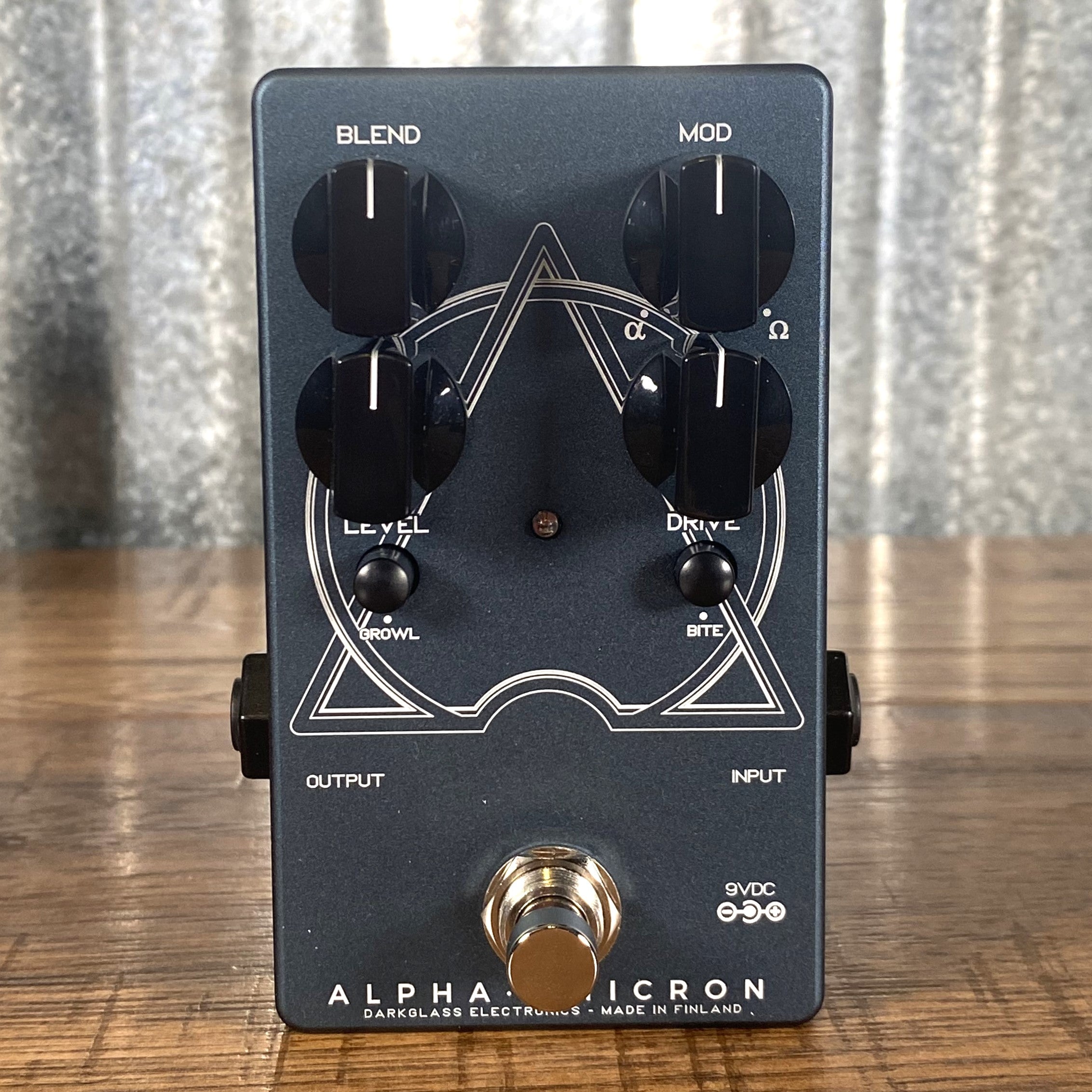 ダークグラス Alpha Omicron ベース用ディストーション Amazon | Darkglass Electronics ベース用 エフェクター