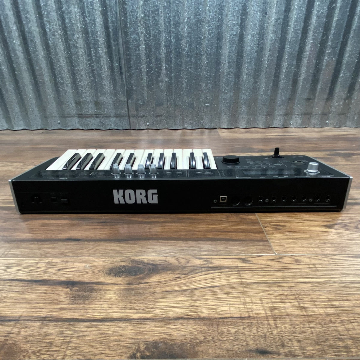 Korg microX 25-Key Synthesizer USB MIDI Controller & Case Used