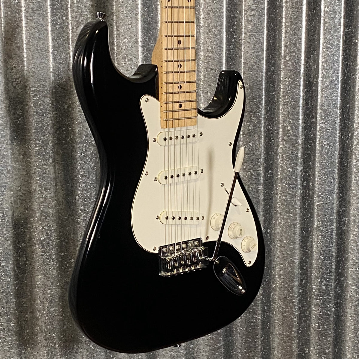 Silvertone SS11 S Style Black Electric Guitar & Bag #0000 Used
