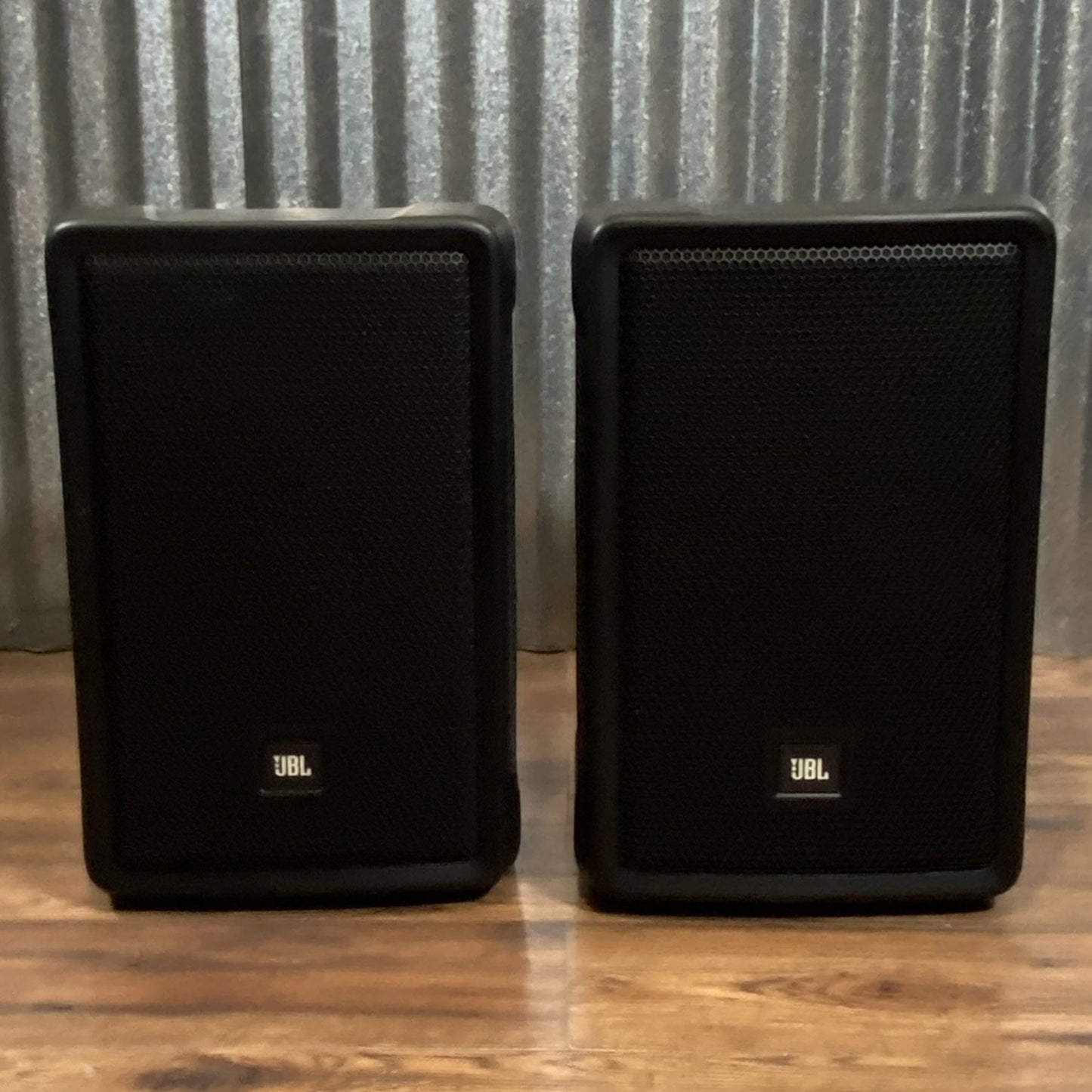 JBL IRX108BT 1x8" 200 Watt. Powered PA Speaker & Cover Pair Used