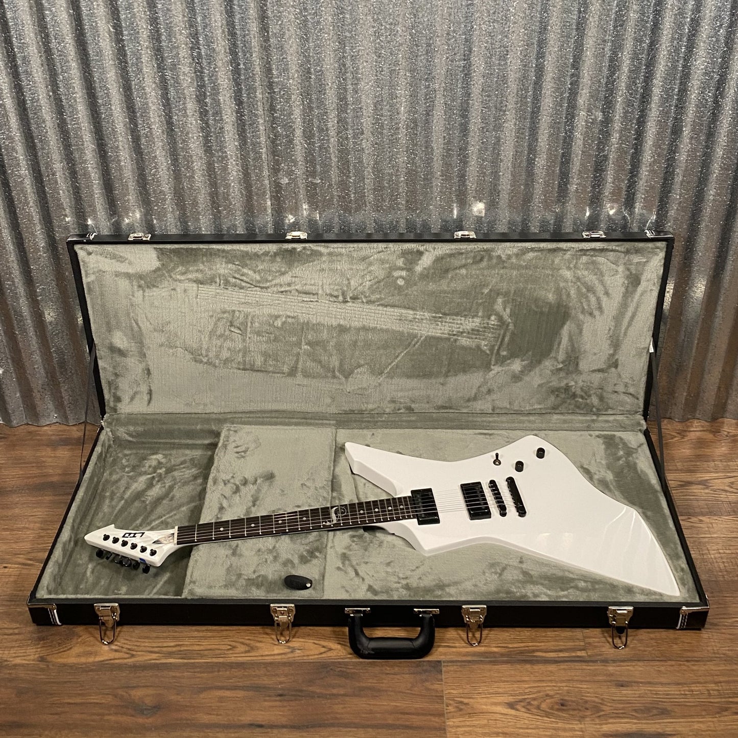ESP LTD Snakebyte James Hetfield Snow White Guitar & Case SNAKEBYTESW #3924 Used