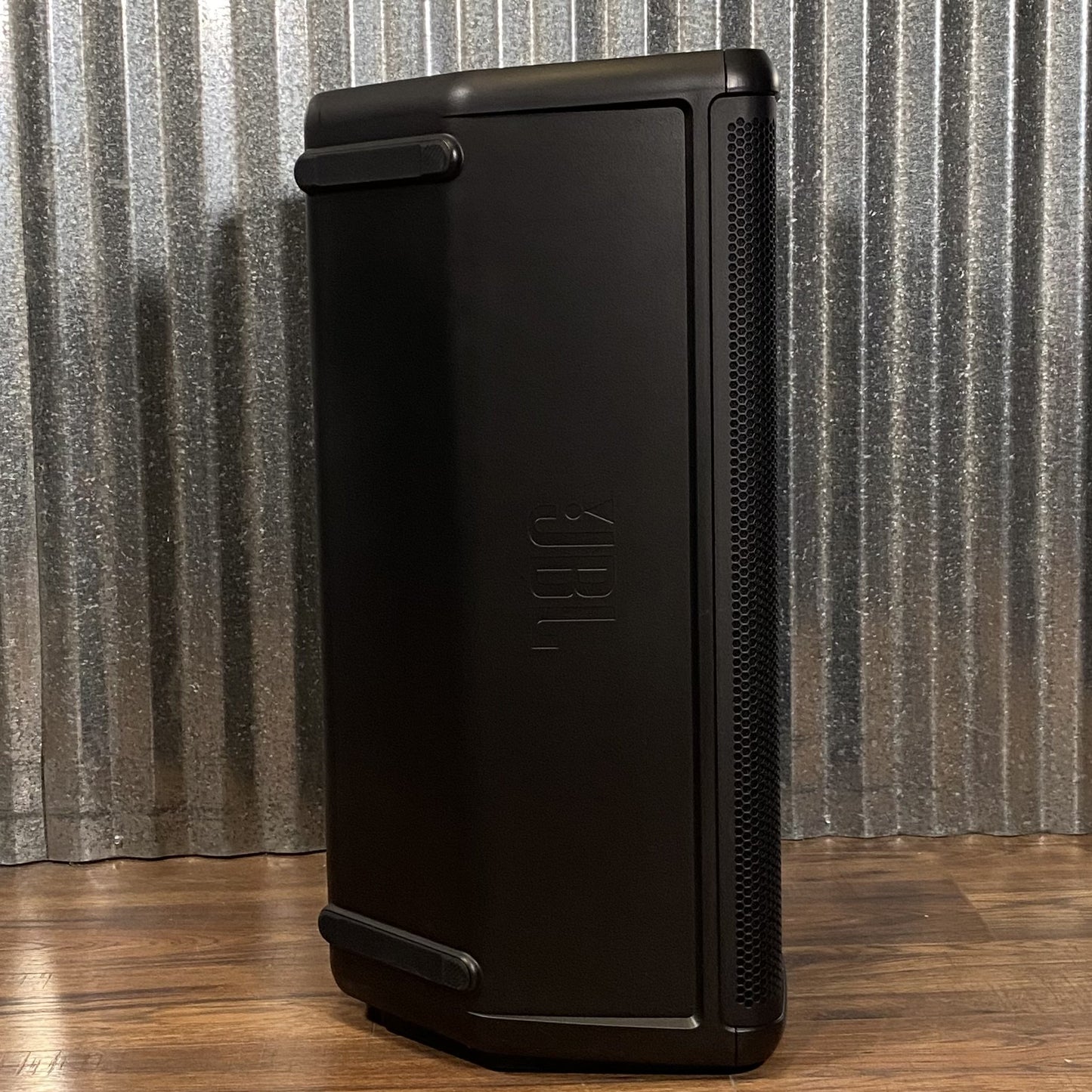JBL EON715 15" 650 Watt Powered PA Speaker & Cover Used