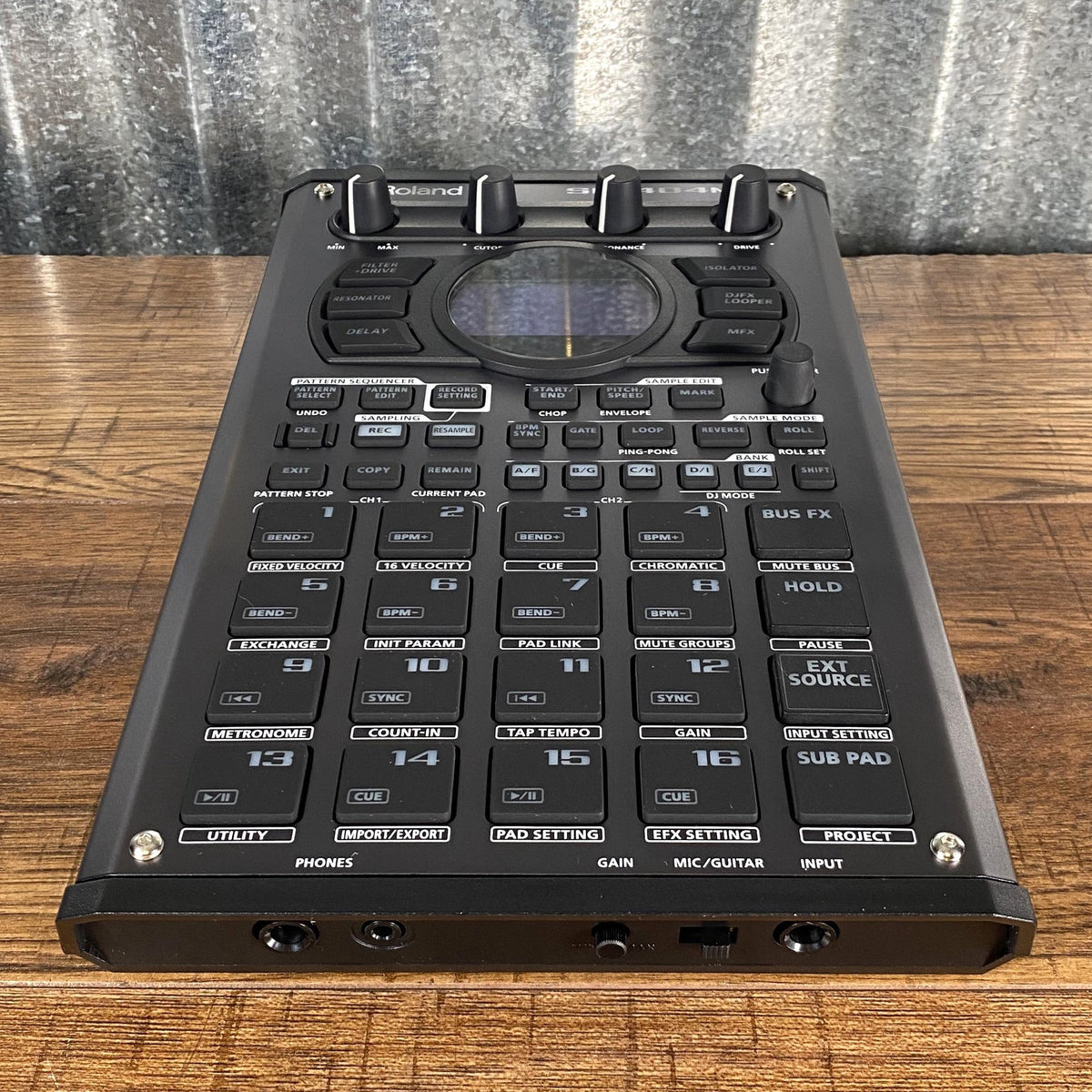Roland SP-404mkII Linear Wave Sampler and Effector Demo