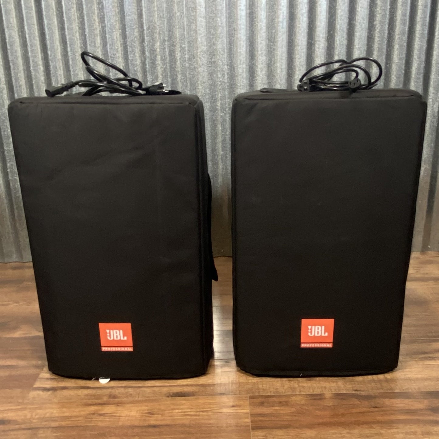 JBL EON712 12" 650 Watt Powered PA Speaker & Cover Pair Used