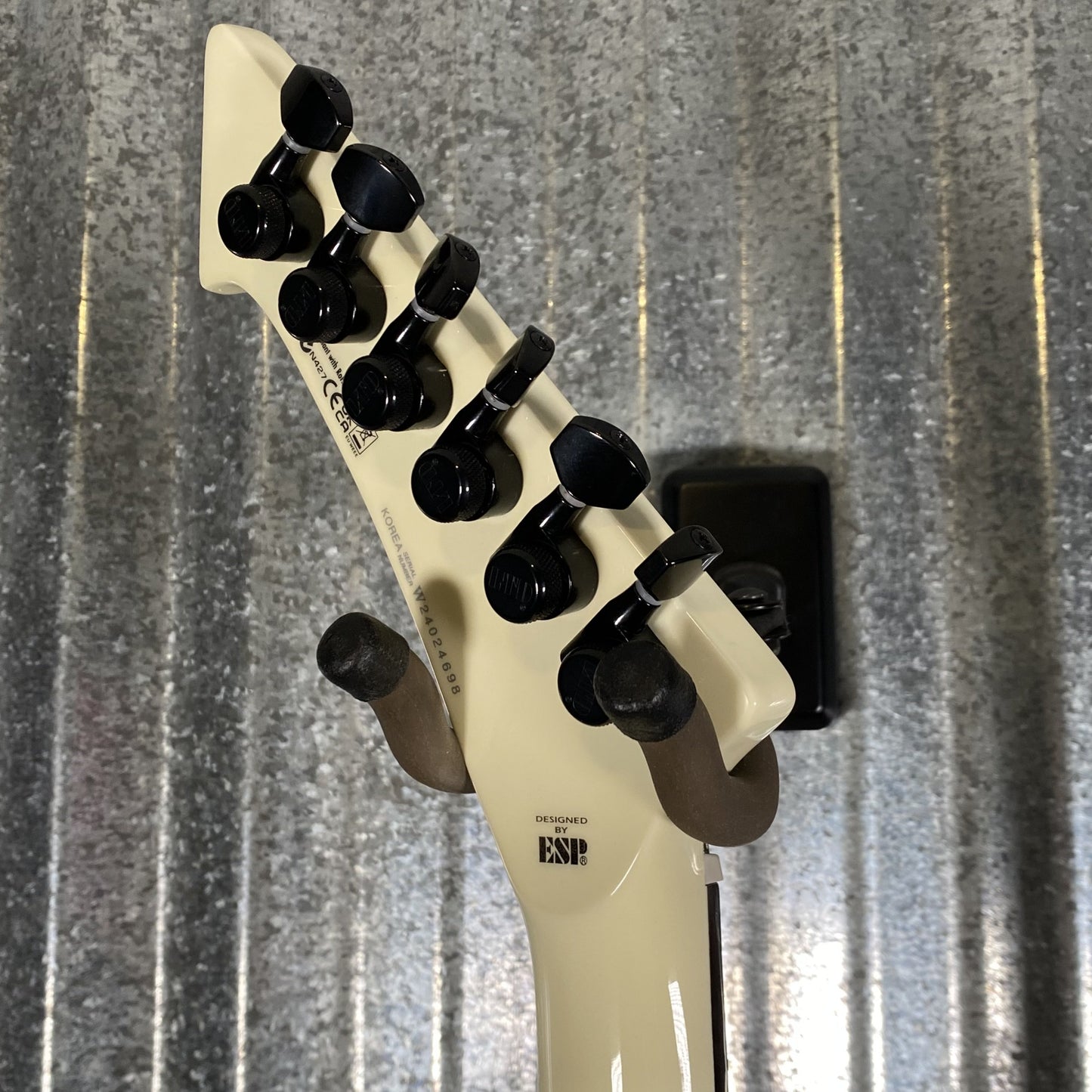 ESP LTD Vulture Jame Hetfield Olympic White Guitar & Case VULTUREOW #4698 Used