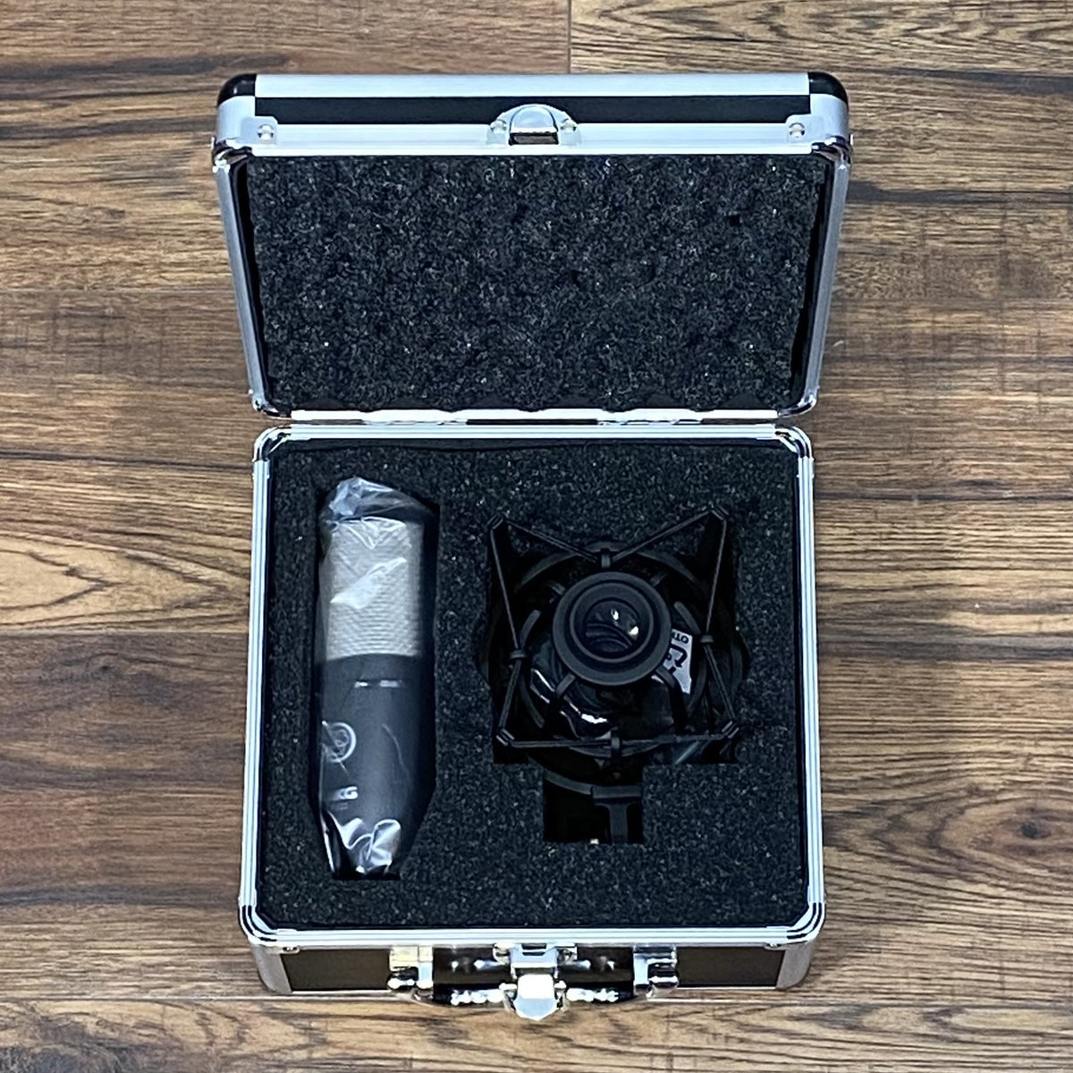 AKG P220 Recording Large Diaphragm Condenser Microphone & Case