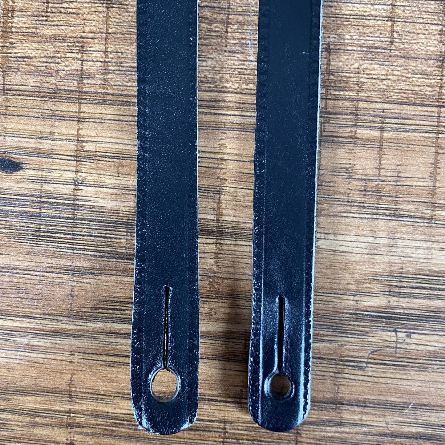 Fender Deluxe Vintage Strap Black Leather 099-0664-006 Used