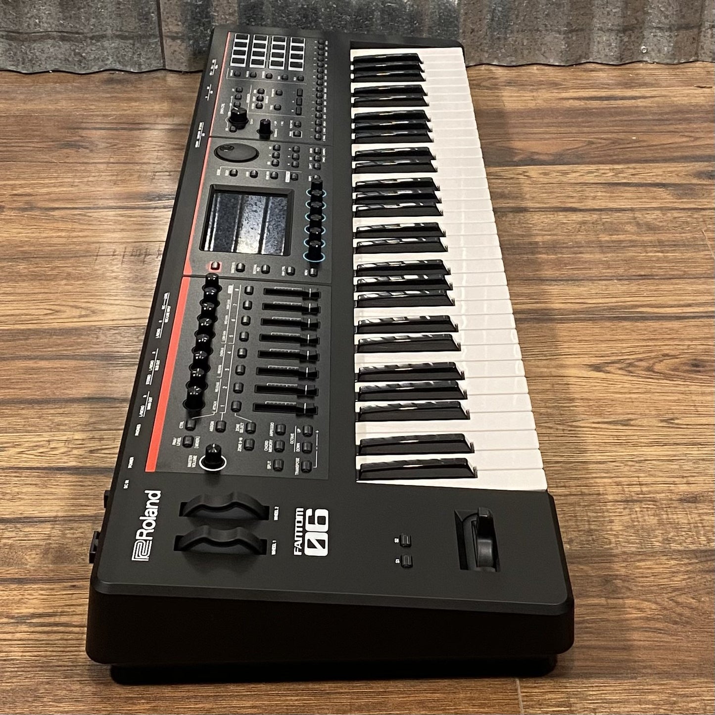Roland Fantom-06 61 Key Music Workstation Keyboard Synthesizer Used