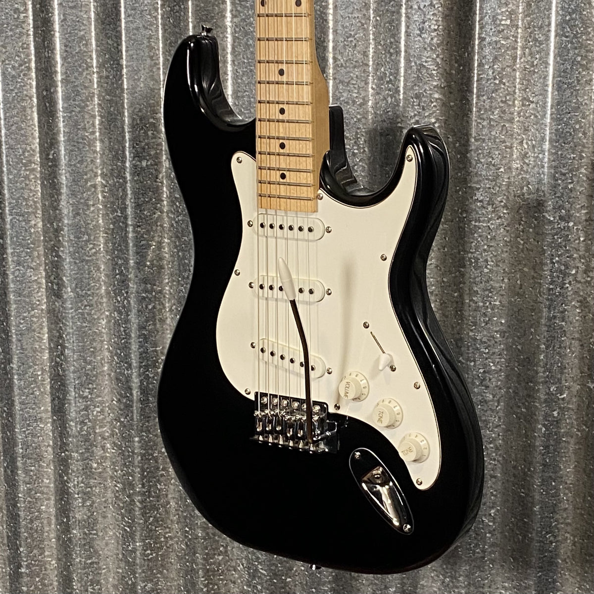 Silvertone SS11 S Style Black Electric Guitar & Bag #0000 Used
