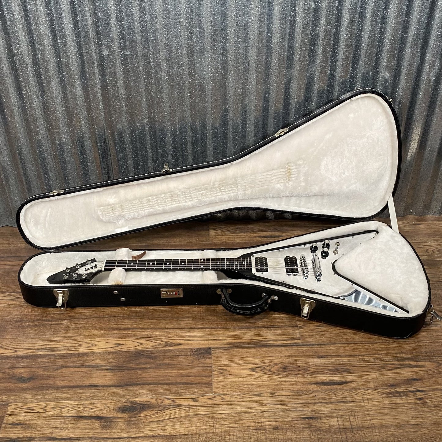 Gibson New Century Flying V Black Mirror Guitar 2007 & Case #0621 Used