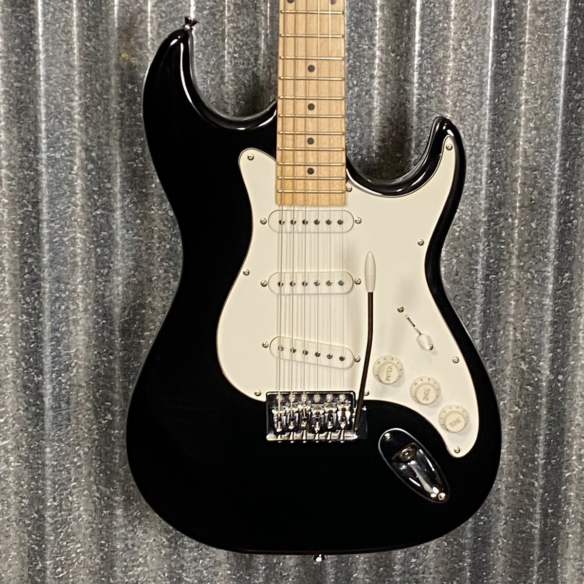 Silvertone SS11 S Style Black Electric Guitar & Bag #0000 Used