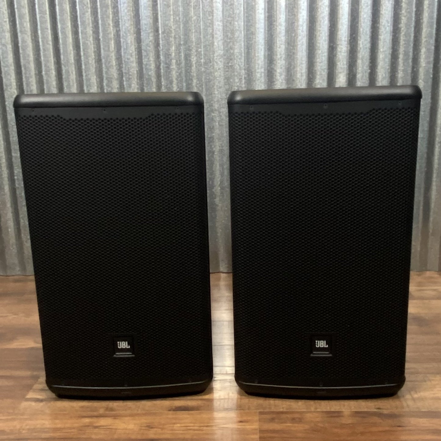 JBL EON712 12" 650 Watt Powered PA Speaker & Cover Pair Used