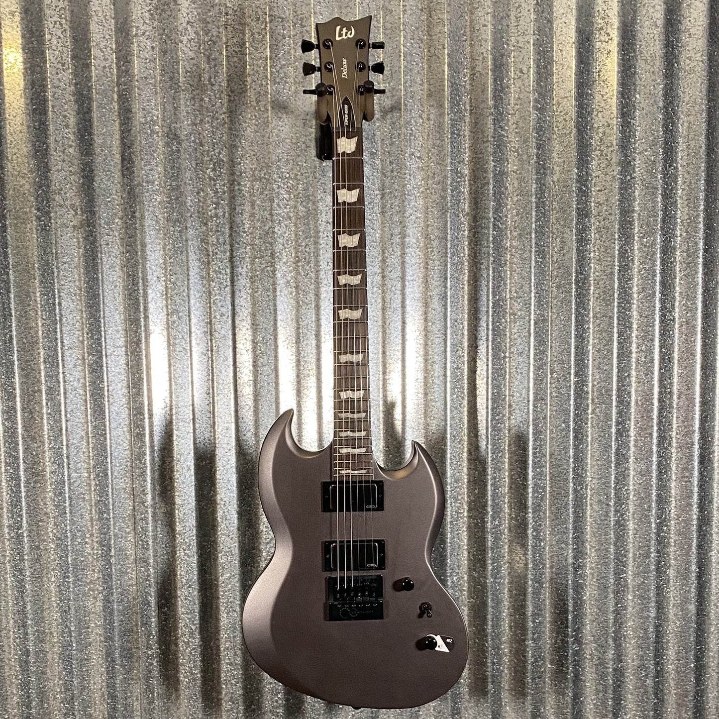 ESP LTD Viper-1000 Evertune Charcoal Metallic Satin EMG Guitar & Case #1512 Used