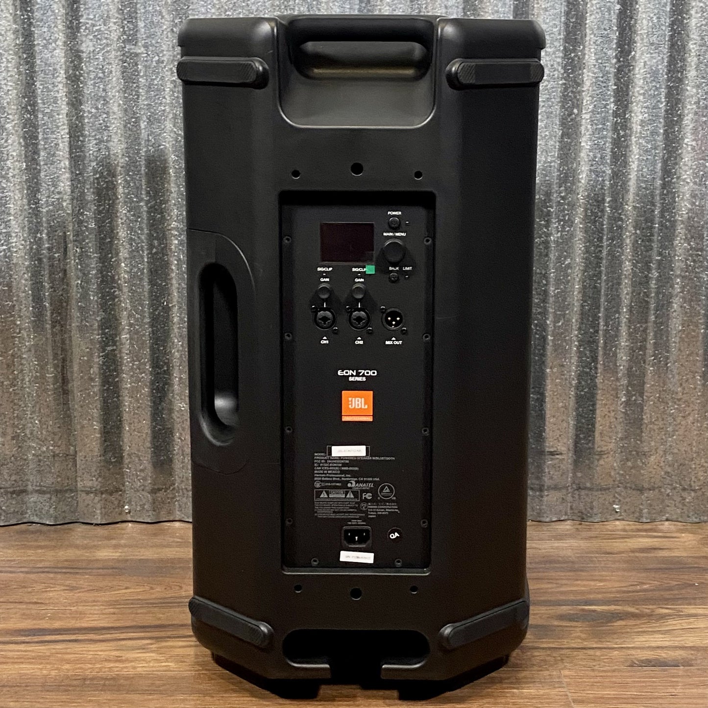 JBL EON712 12" 650 Watt Powered PA Speaker & Cover Pair Used