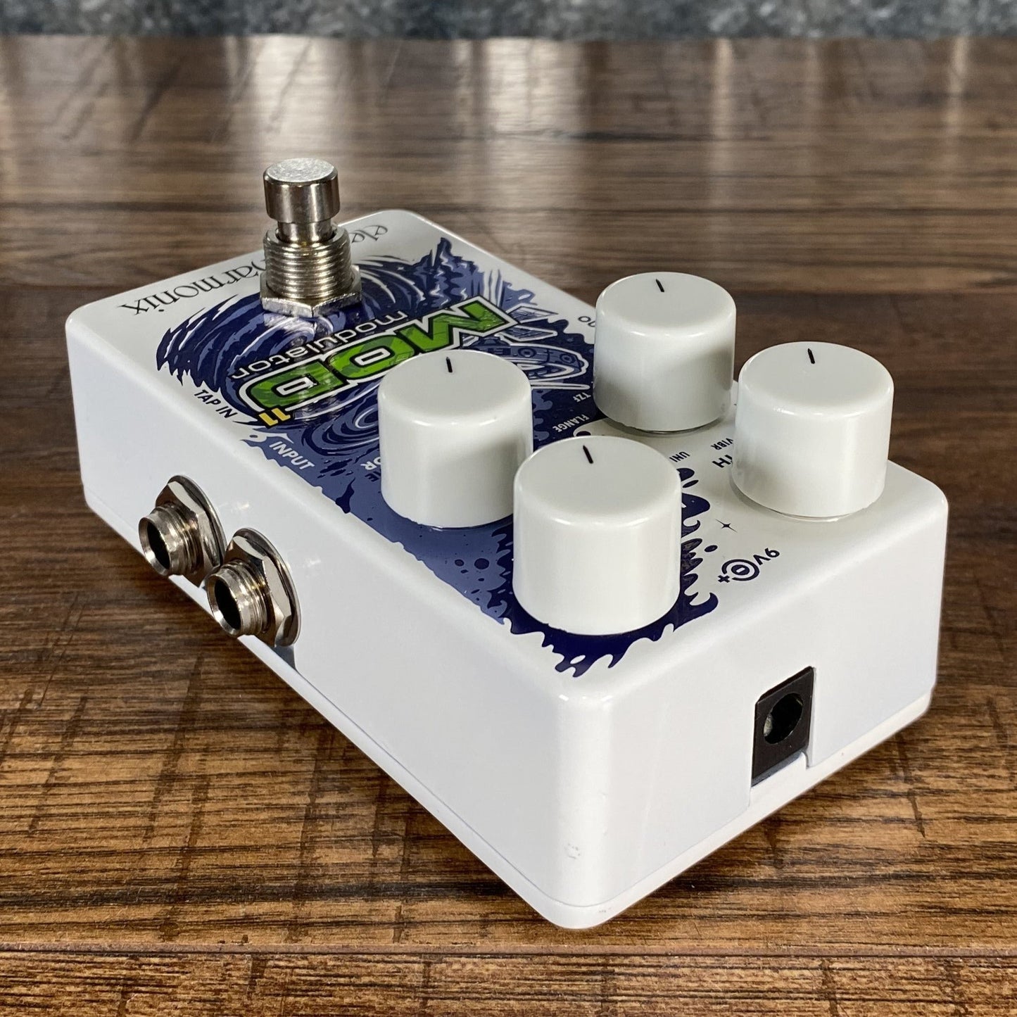 Electro-Harmonix EHX Mod 11 Modulator Tremolo Flanger Chorus Rotory Phaser Pitch Guitar Effect Pedal Demo