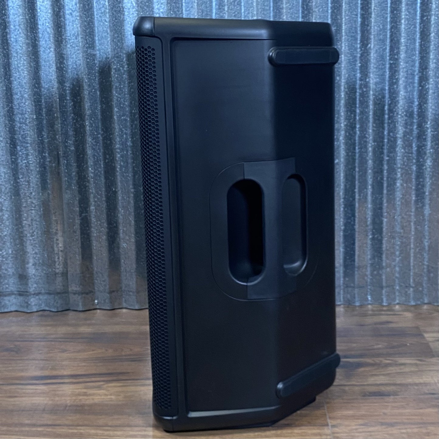 JBL EON715 15" 650 Watt Powered PA Speaker & Cover Used