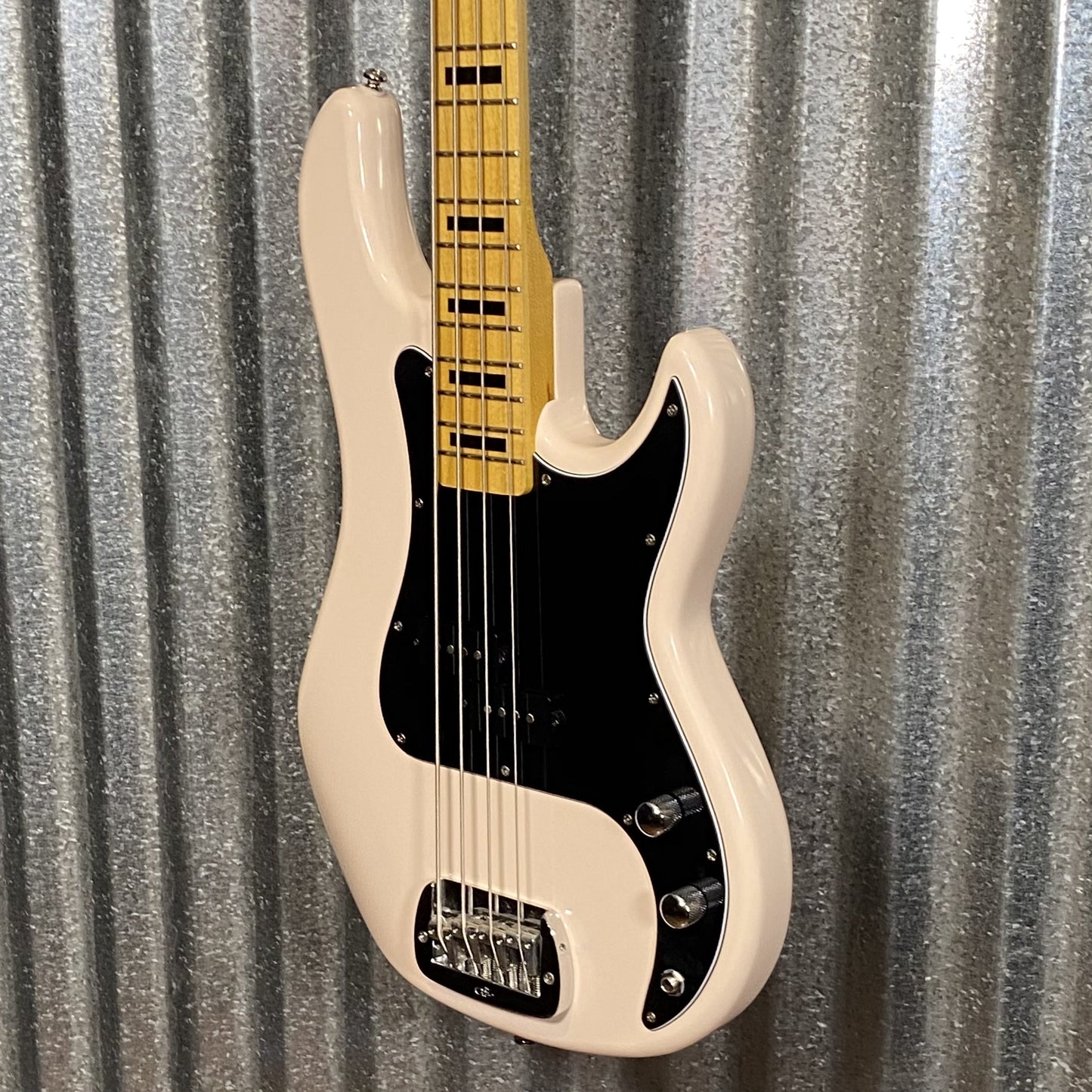 G&L Tribute LB-100 Olympic White 4 String Bass #0537 Used