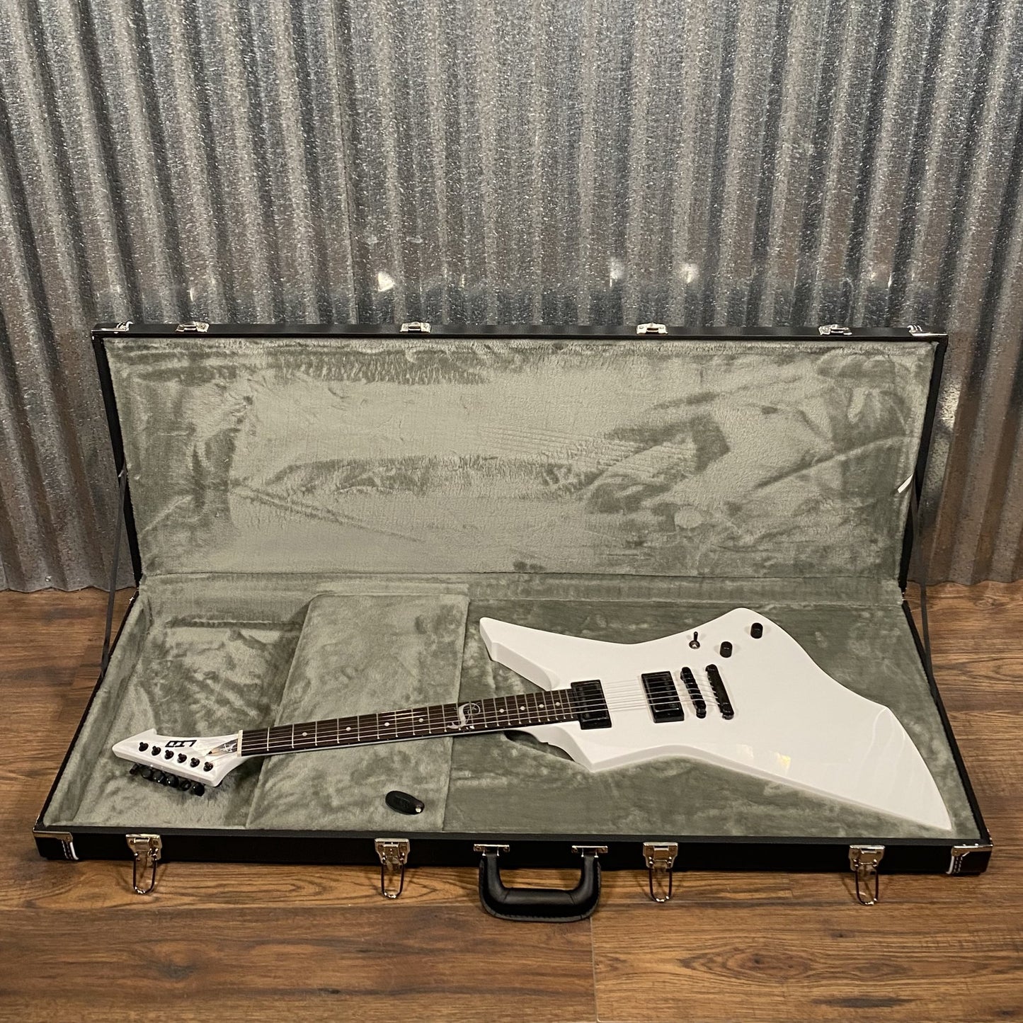 ESP LTD Snakebyte James Hetfield Snow White Guitar & Case SNAKEBYTE #2989 Used