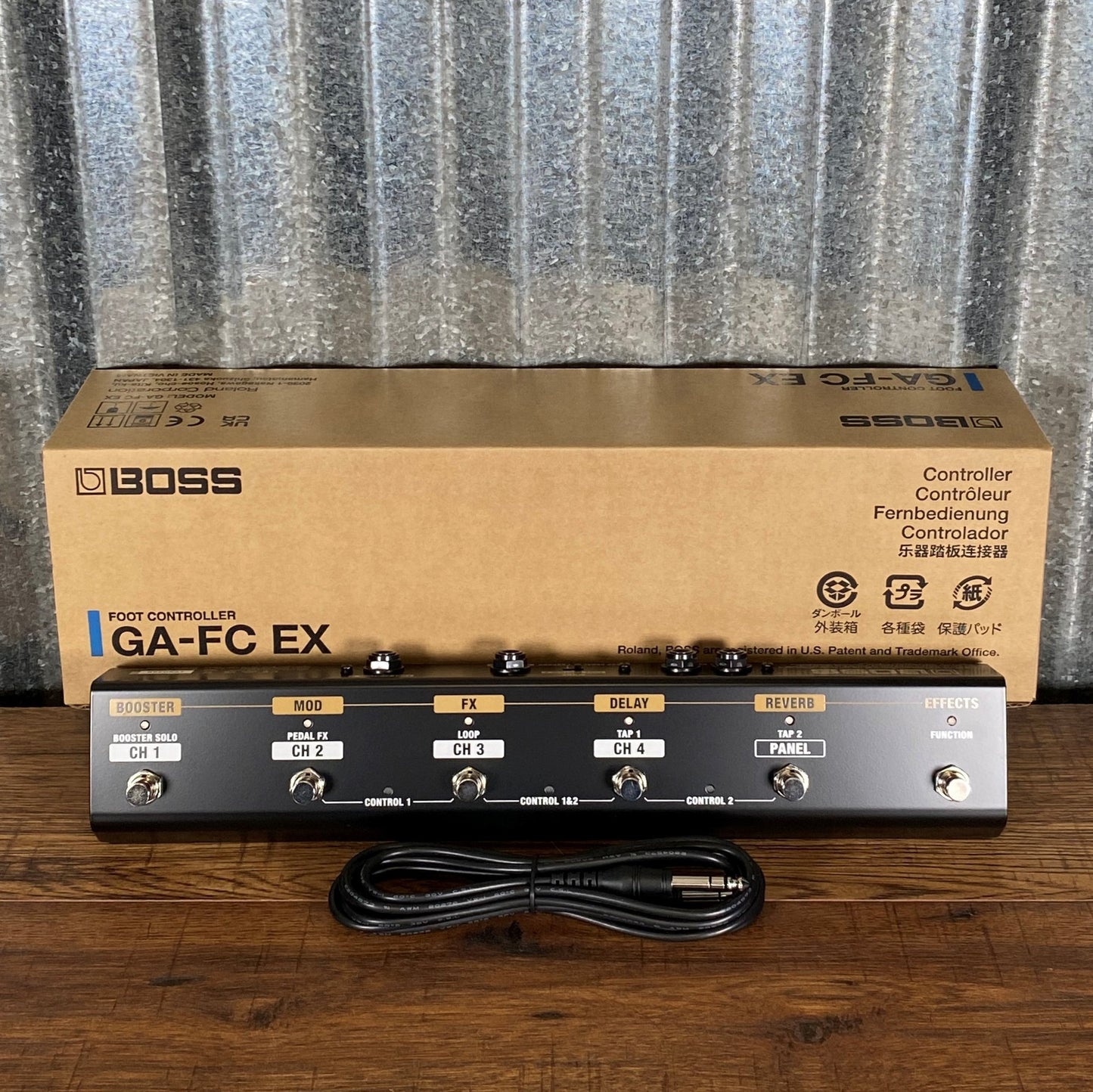 Boss GA-FC EX Katana Guitar Amplifier 6 Button Footswitch Controller Demo