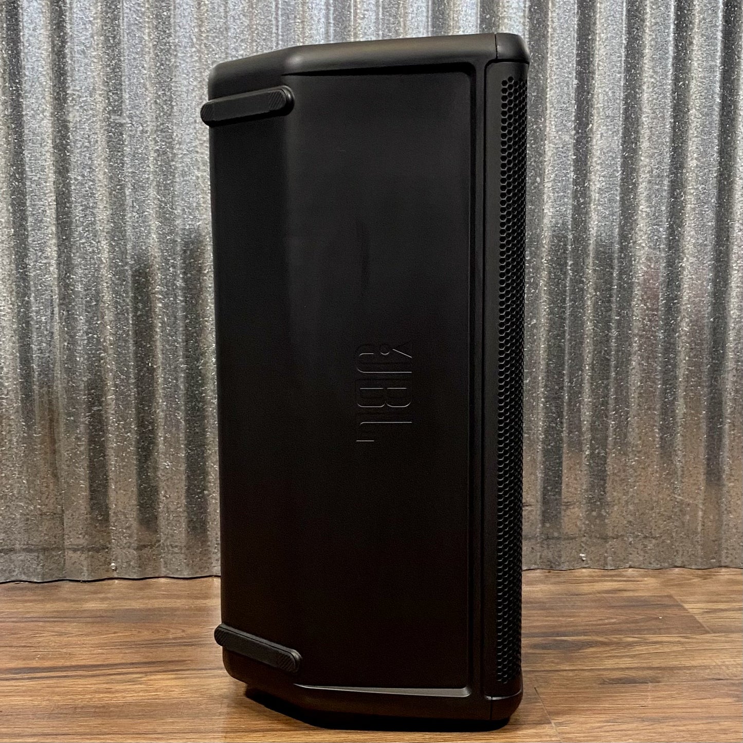 JBL EON712 12" 650 Watt Powered PA Speaker & Cover Pair Used