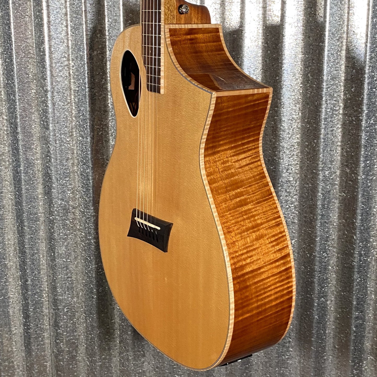 Michael Kelly MKTPE Triad Port Acoustic Electric Guitar & Case #0124 Used