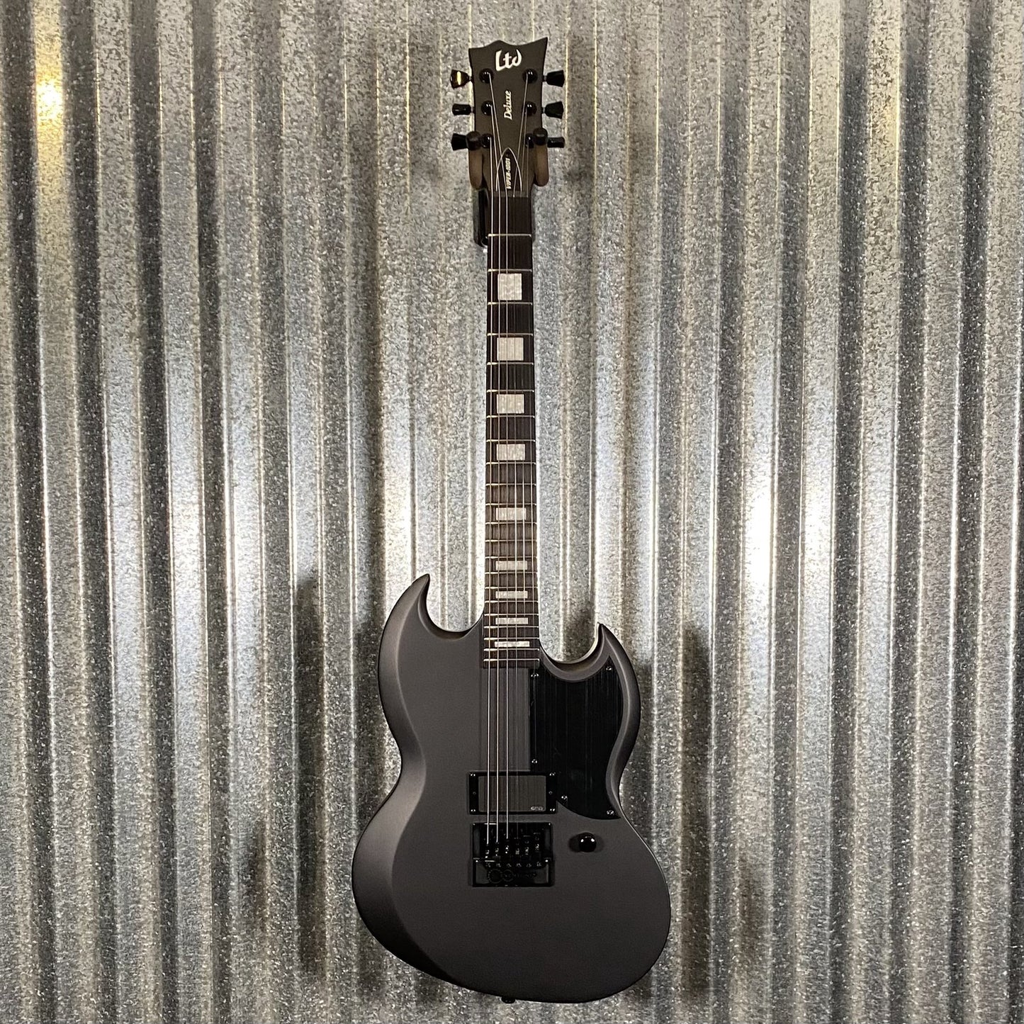 ESP LTD VIPER-1001 Evertune Charcoal Metallic Satin Guitar & Case #0429 Used