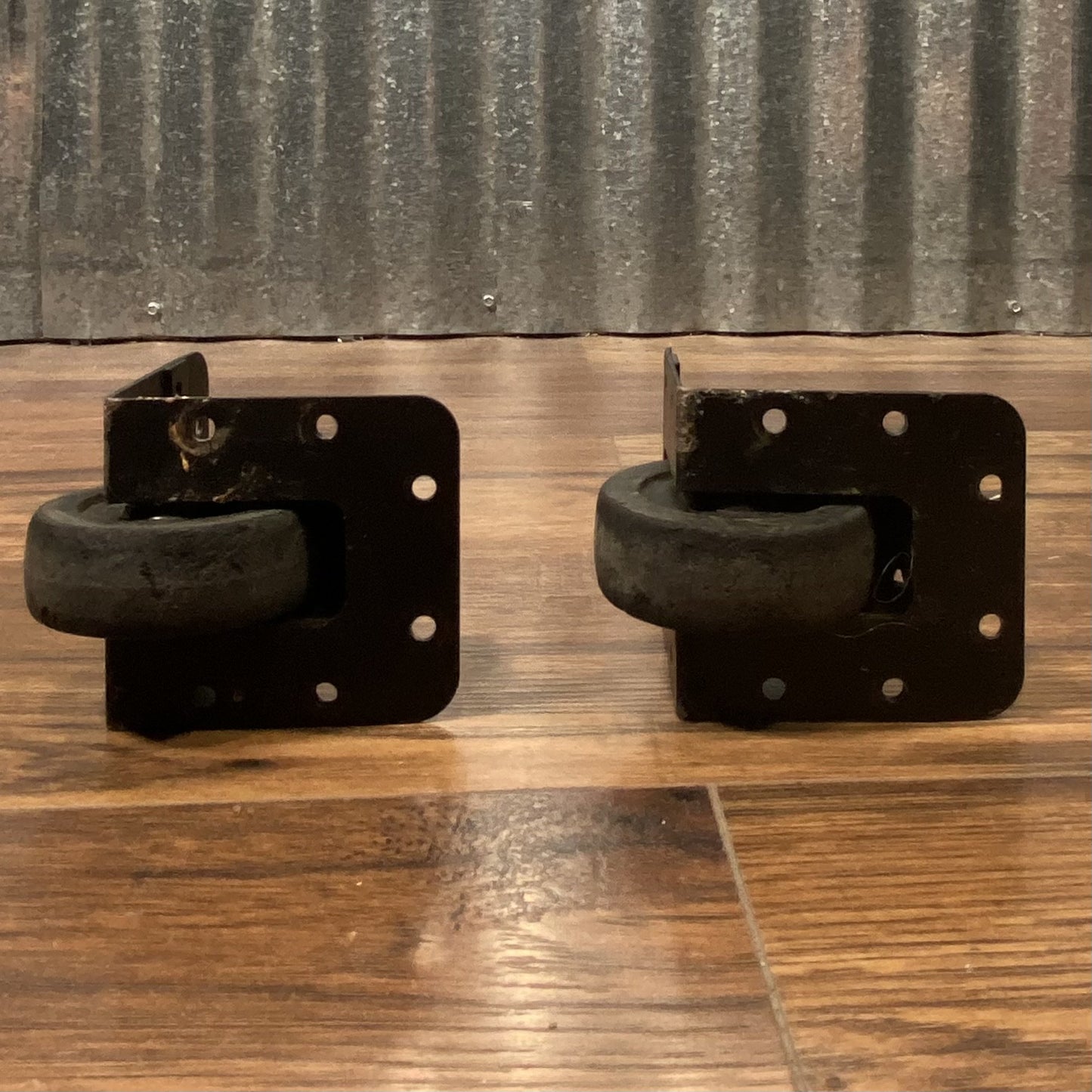 Eden XST Bass Speaker Cabinet Bottom Tilt Dolly Wheel Set Used